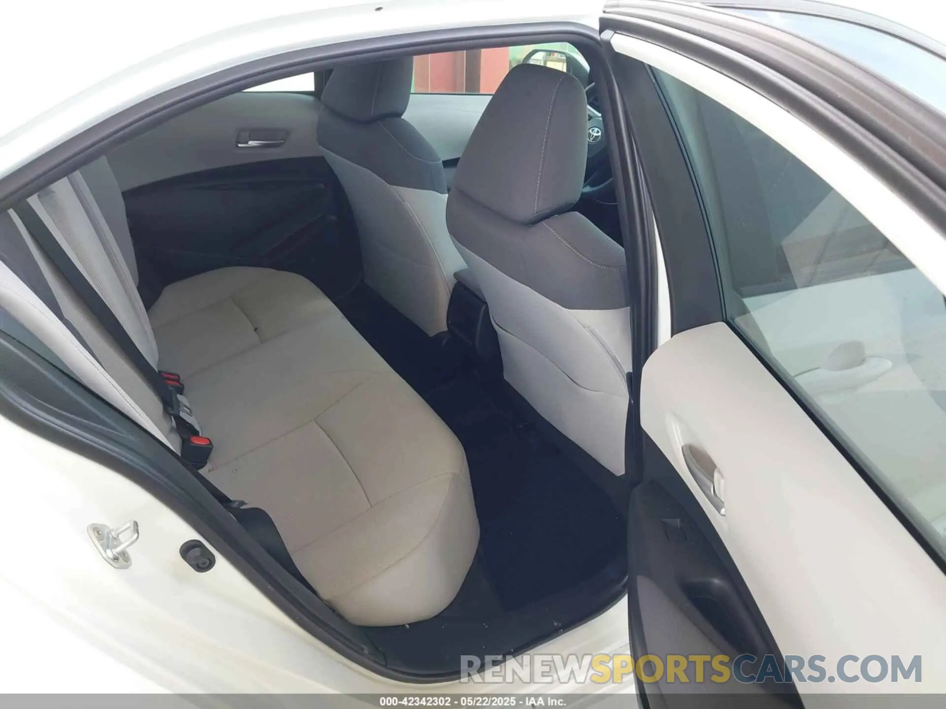8 Photograph of a damaged car 5YFEPRAEXLP101119 TOYOTA COROLLA 2020