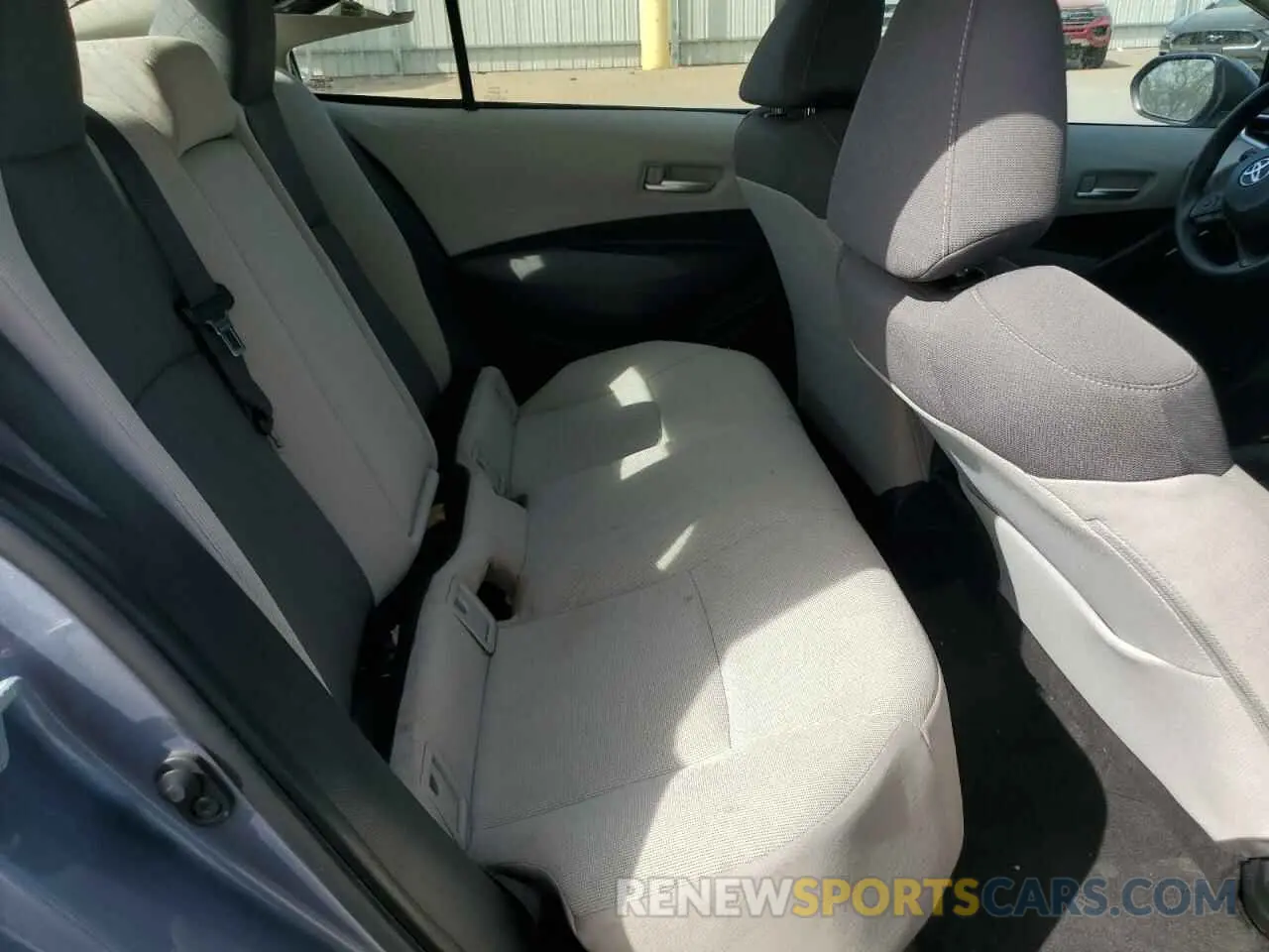 11 Photograph of a damaged car 5YFEPRAEXLP118261 TOYOTA COROLLA 2020