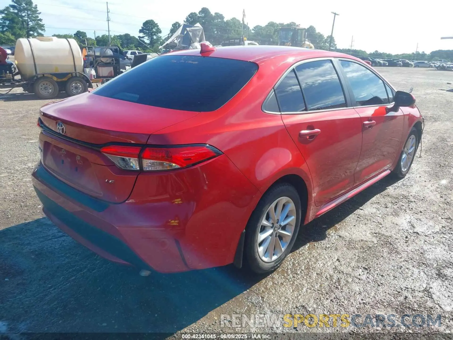 4 Photograph of a damaged car 5YFHPRAE0LP019008 TOYOTA COROLLA 2020