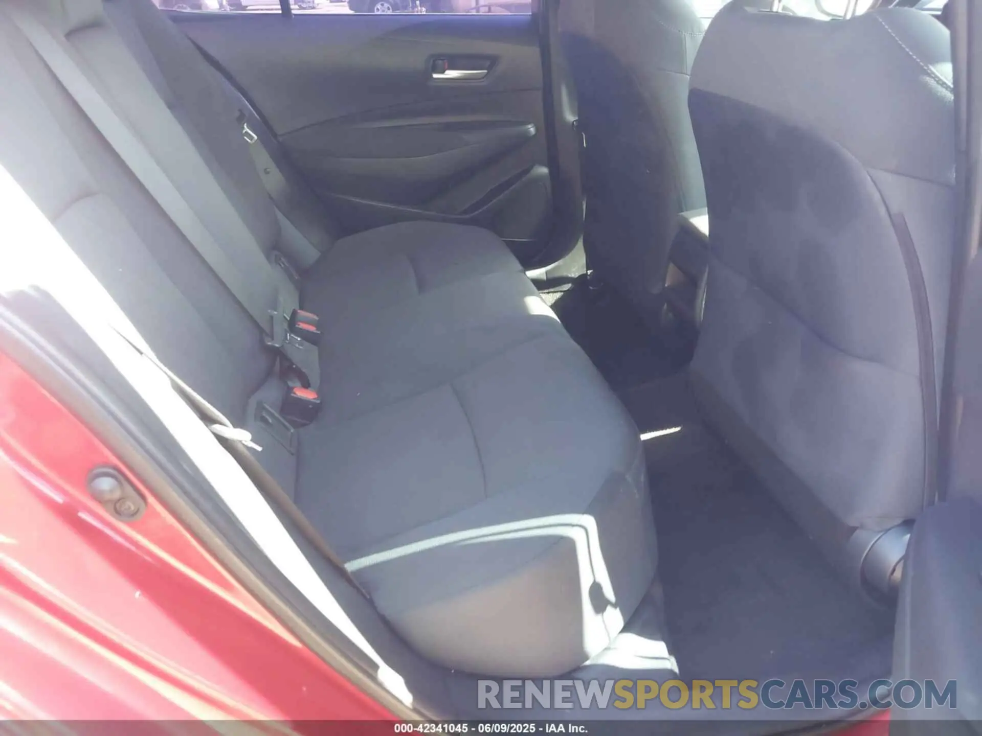 8 Photograph of a damaged car 5YFHPRAE0LP019008 TOYOTA COROLLA 2020