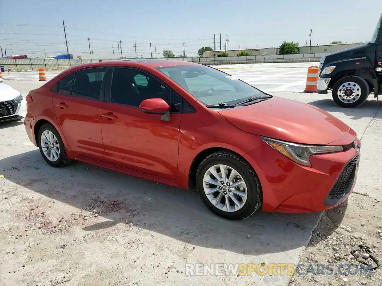 4 Photograph of a damaged car 5YFHPRAE4LP033932 TOYOTA COROLLA 2020