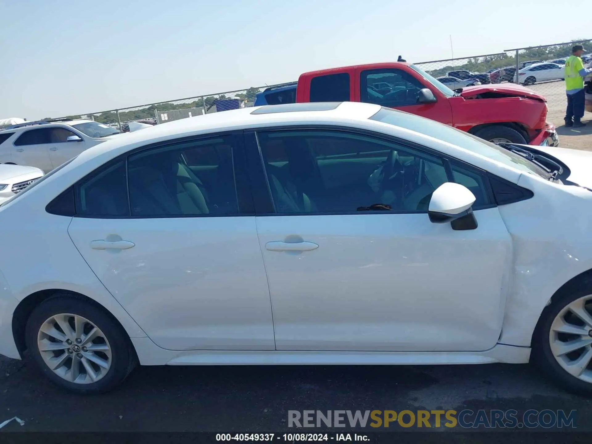 13 Photograph of a damaged car 5YFHPRAE7LP015912 TOYOTA COROLLA 2020