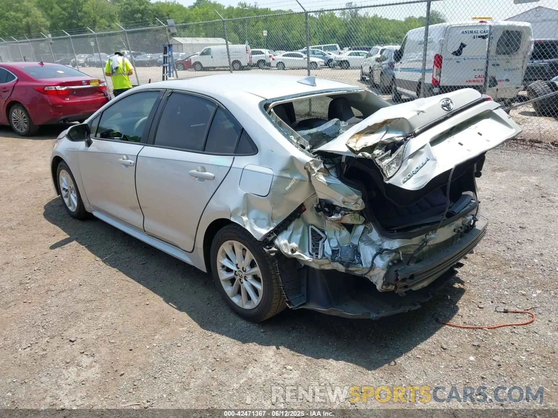 3 Photograph of a damaged car 5YFHPRAE8LP014641 TOYOTA COROLLA 2020