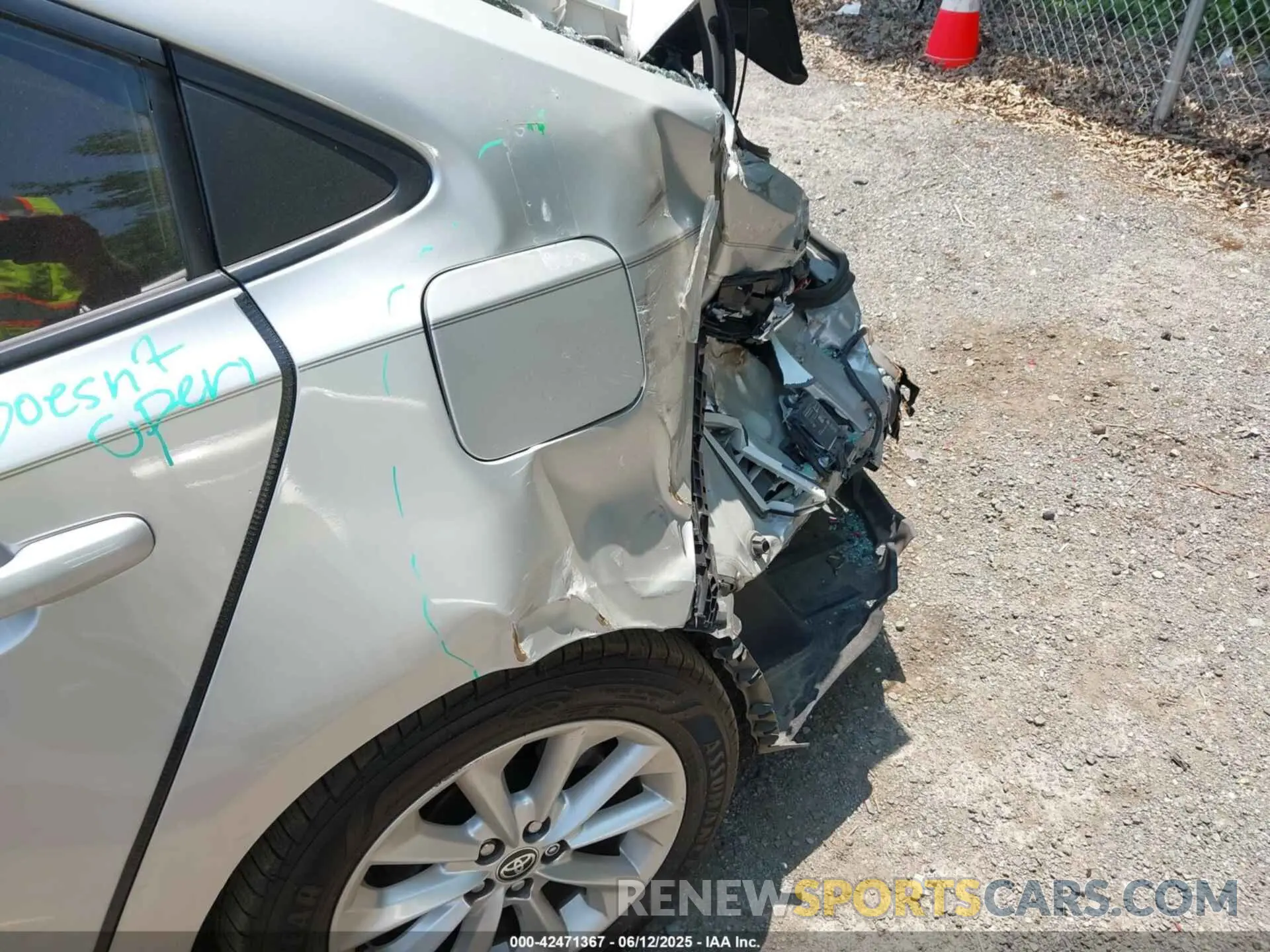 6 Photograph of a damaged car 5YFHPRAE8LP014641 TOYOTA COROLLA 2020