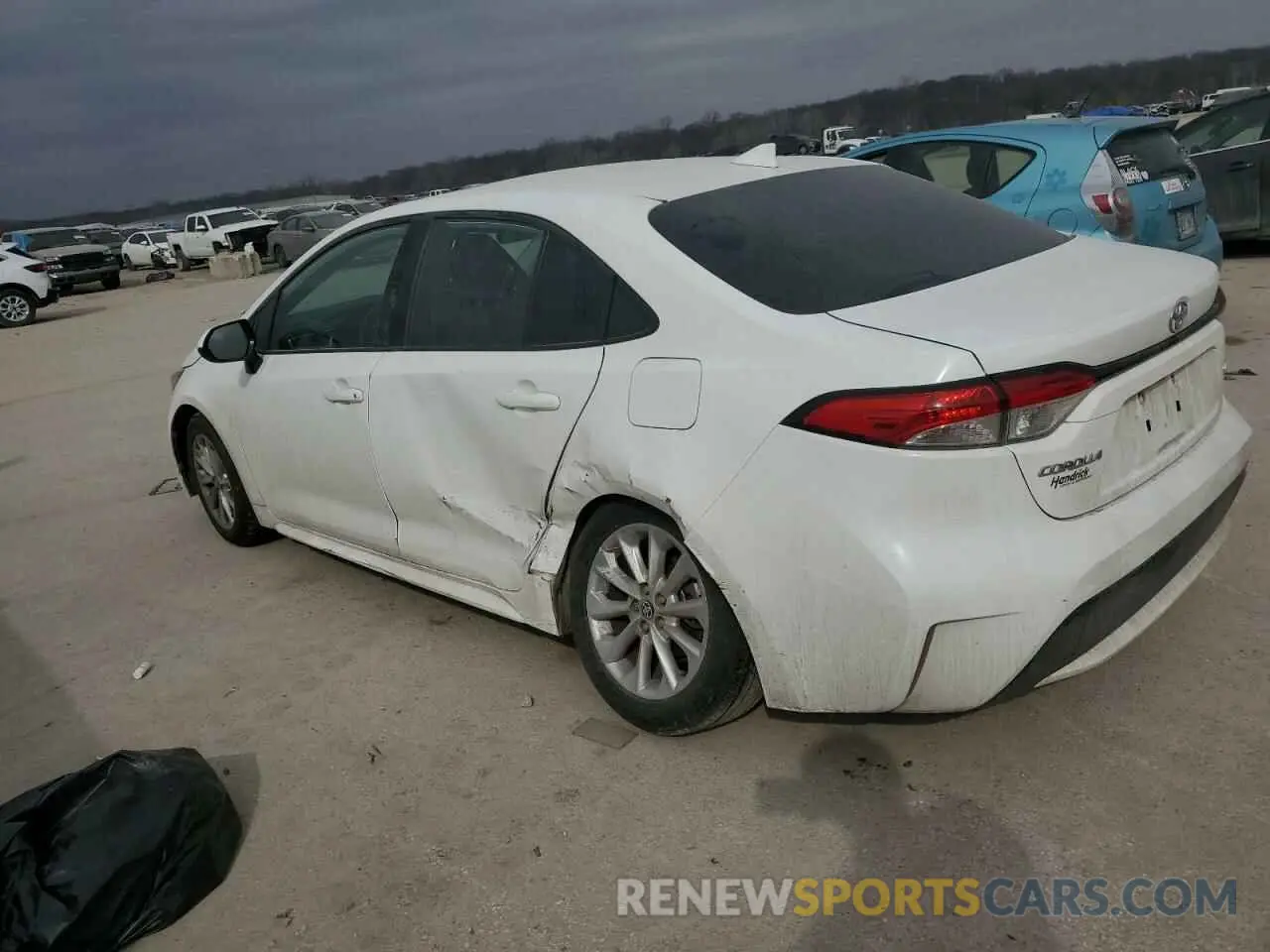 2 Photograph of a damaged car 5YFHPRAE8LP028331 TOYOTA COROLLA 2020