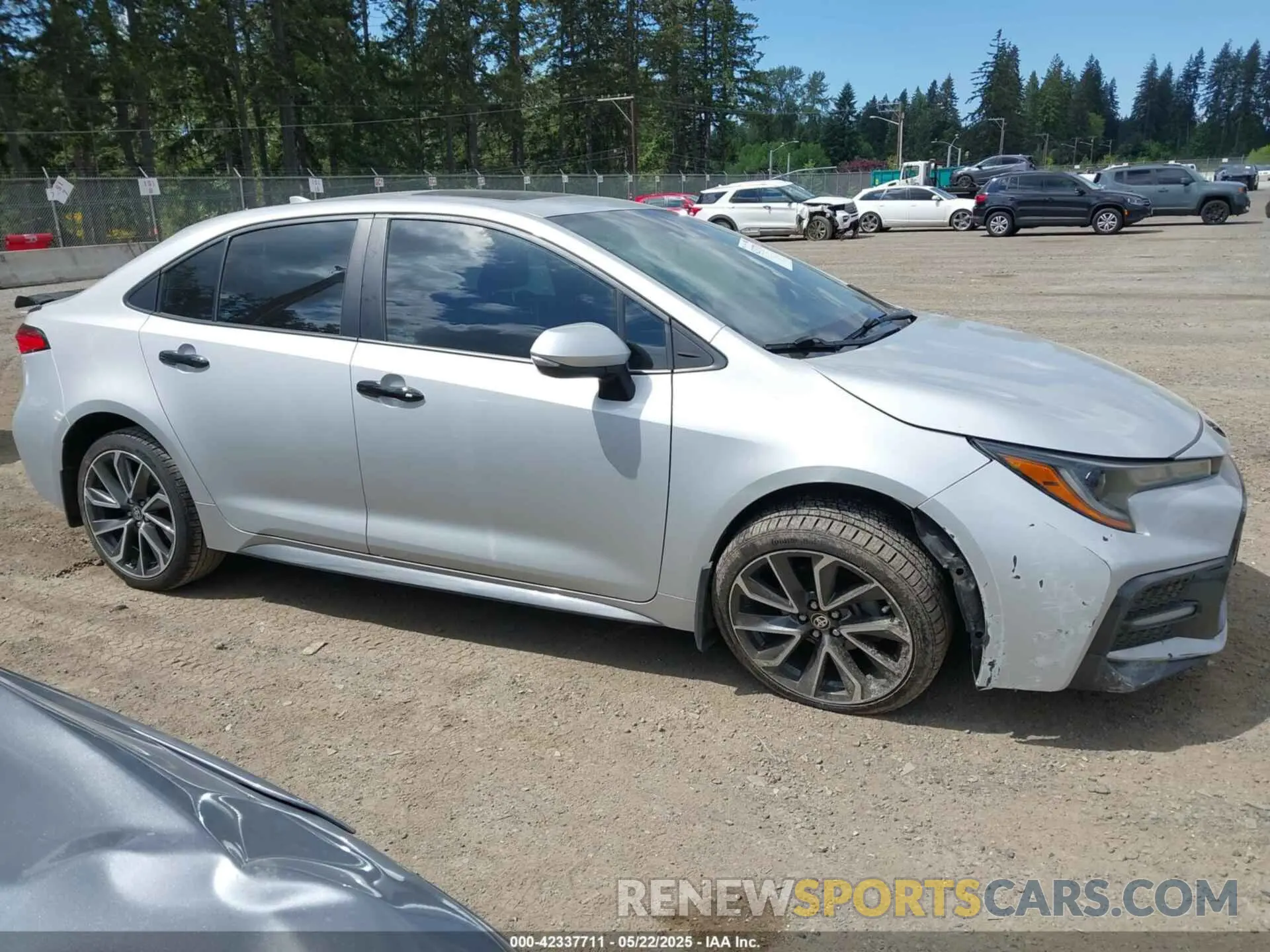 14 Photograph of a damaged car 5YFM4RCE3LP037829 TOYOTA COROLLA 2020