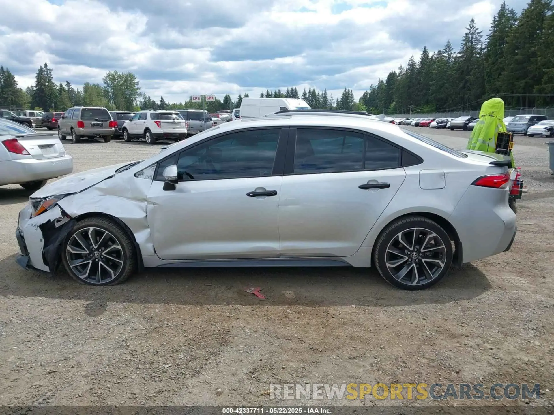 15 Photograph of a damaged car 5YFM4RCE3LP037829 TOYOTA COROLLA 2020