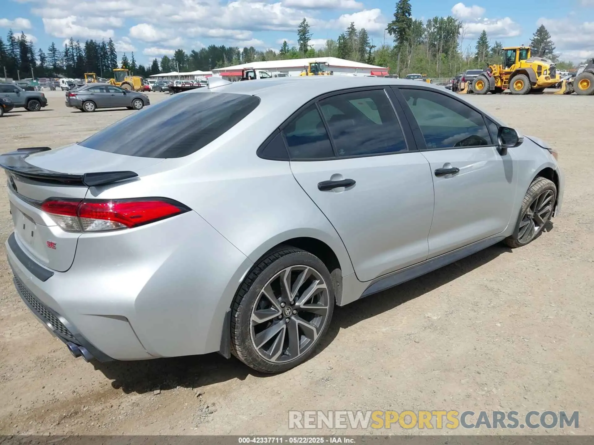 4 Photograph of a damaged car 5YFM4RCE3LP037829 TOYOTA COROLLA 2020
