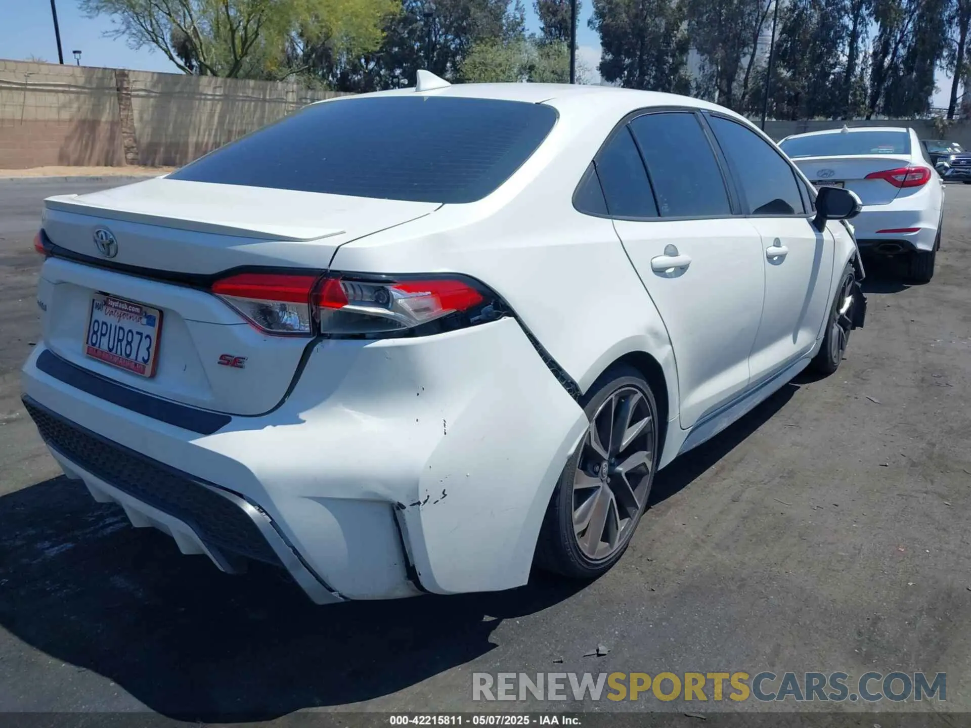 4 Photograph of a damaged car 5YFM4RCE4LP048936 TOYOTA COROLLA 2020