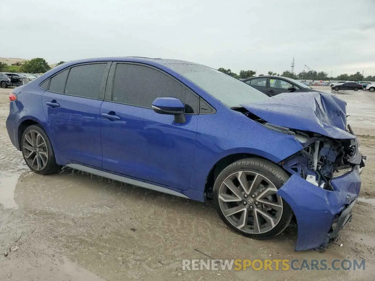 4 Photograph of a damaged car 5YFM4RCE8LP053010 TOYOTA COROLLA 2020