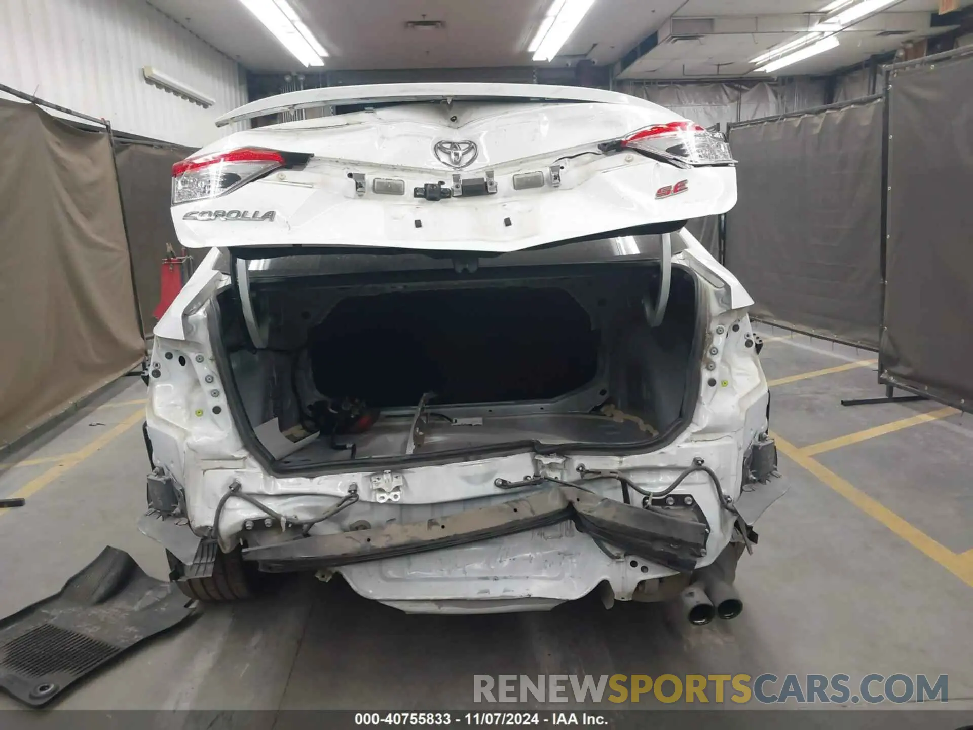 17 Photograph of a damaged car 5YFP4RCE3LP022566 TOYOTA COROLLA 2020