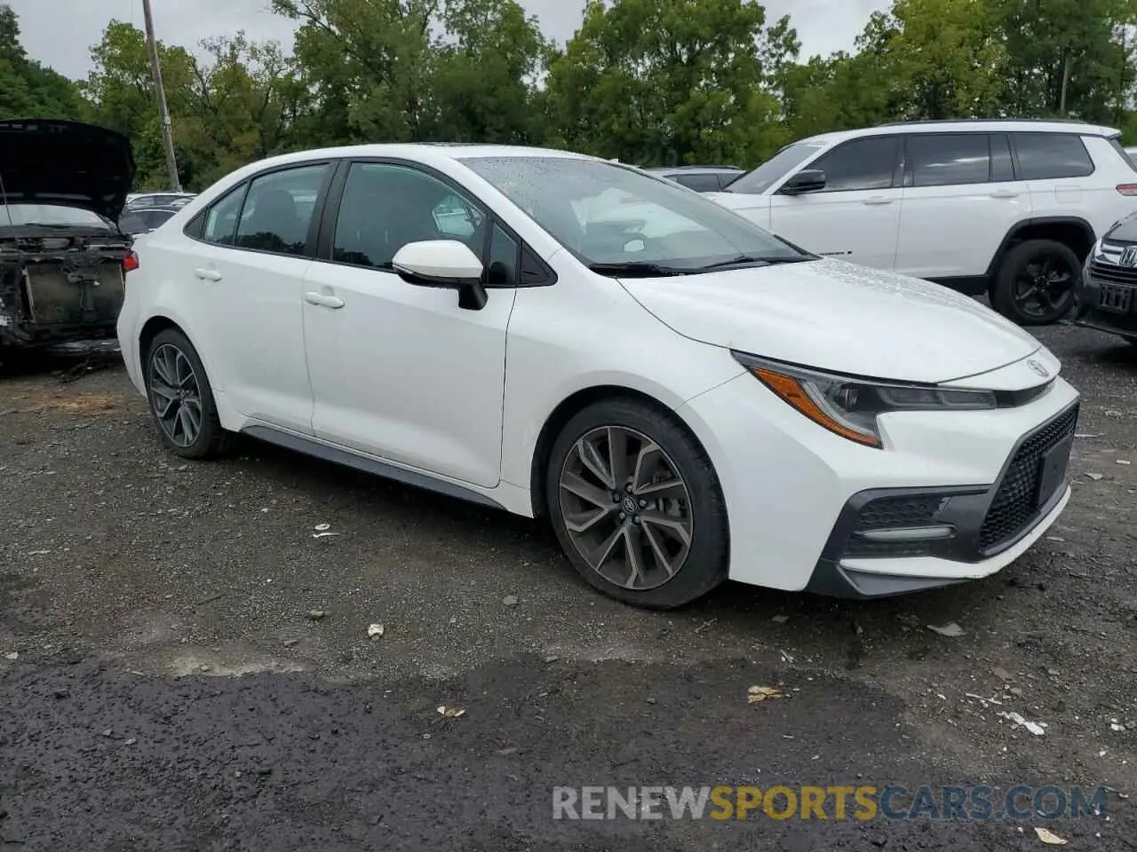4 Photograph of a damaged car 5YFP4RCE7LP016043 TOYOTA COROLLA 2020