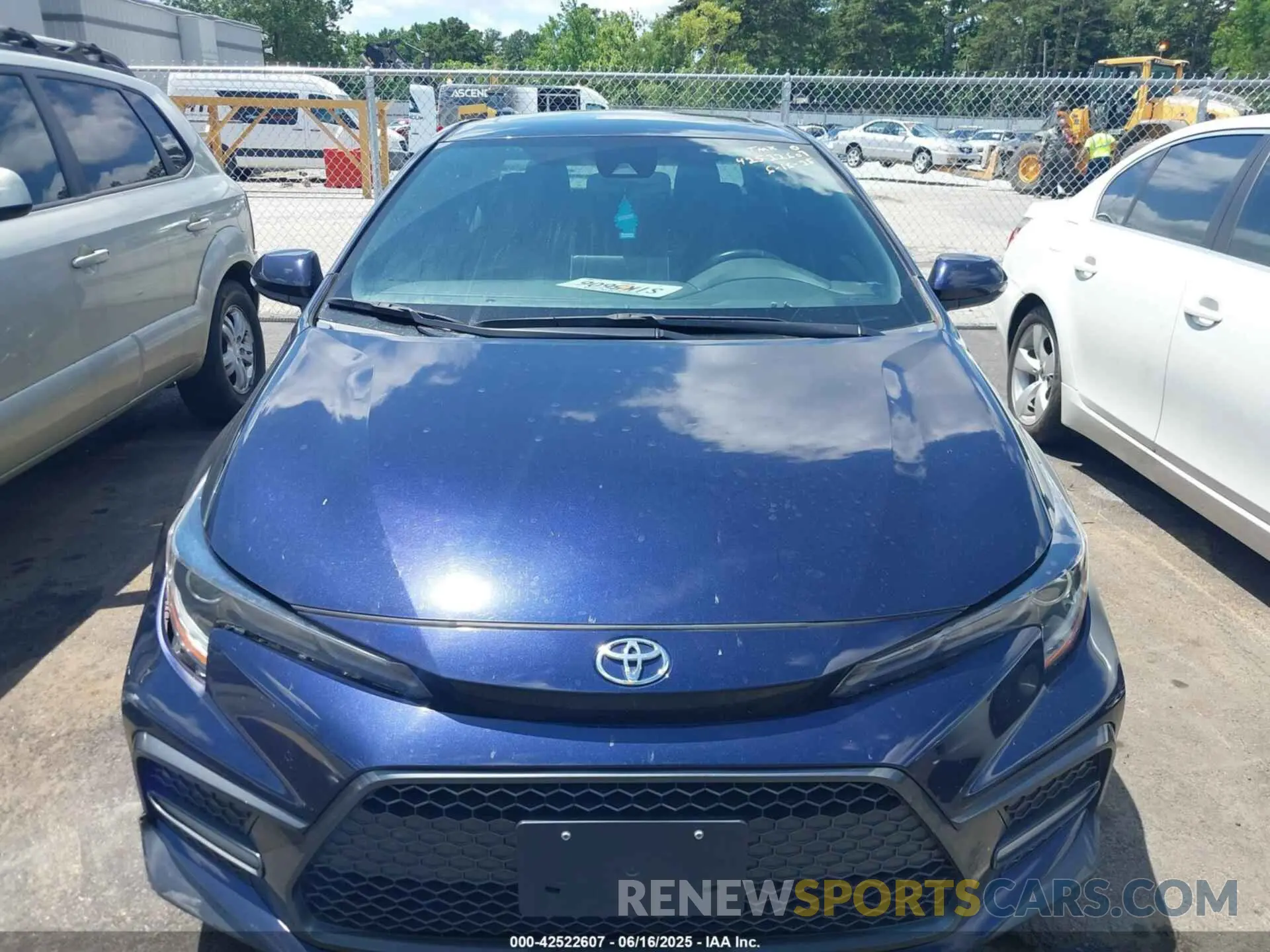 11 Photograph of a damaged car 5YFP4RCE8LP032476 TOYOTA COROLLA 2020