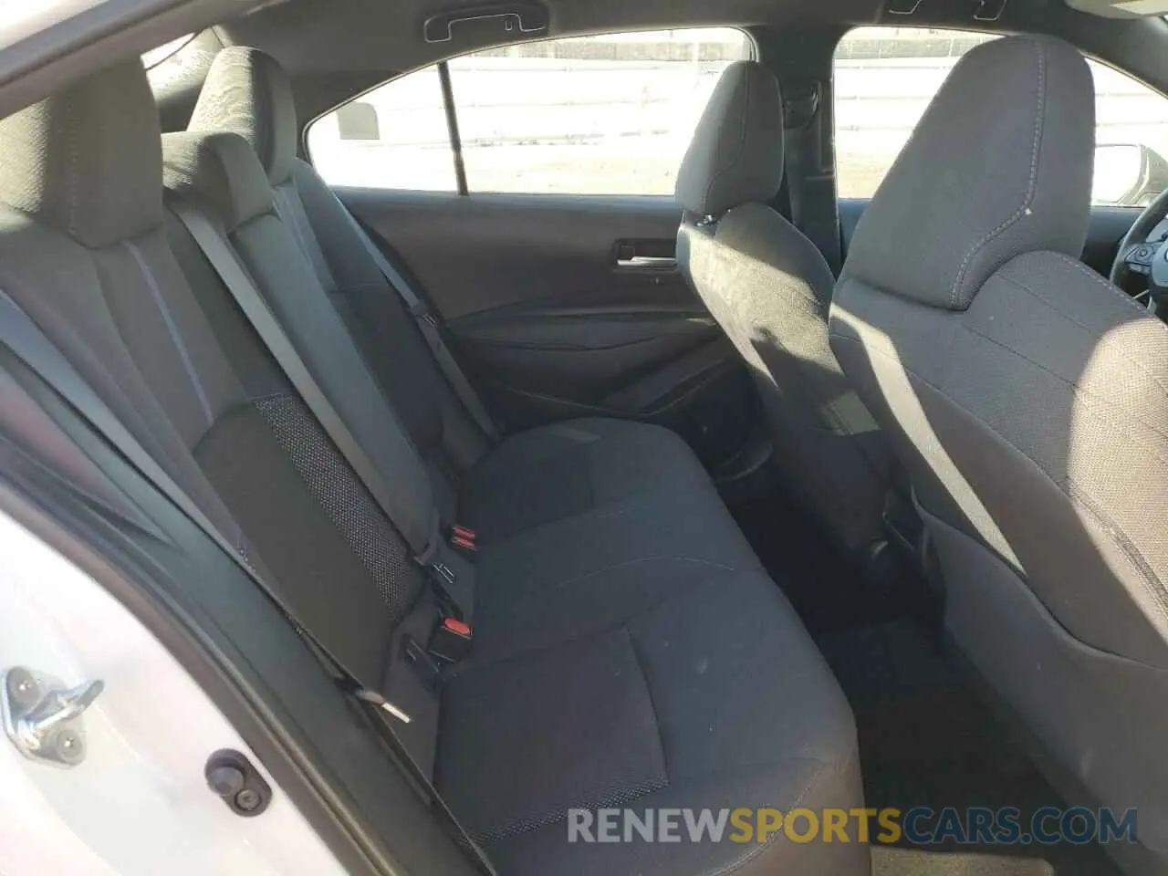 10 Photograph of a damaged car 5YFS4RCE0LP016511 TOYOTA COROLLA 2020