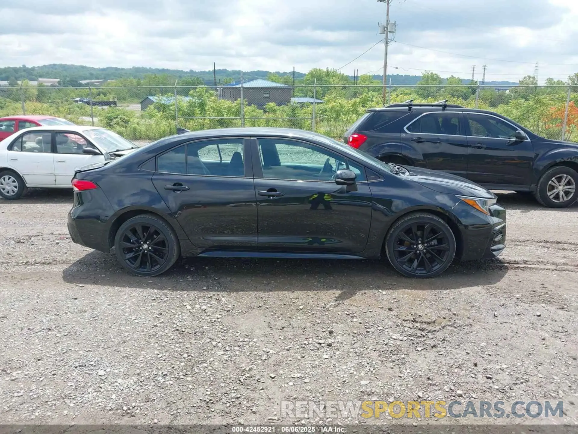 13 Photograph of a damaged car 5YFS4RCE0LP033826 TOYOTA COROLLA 2020