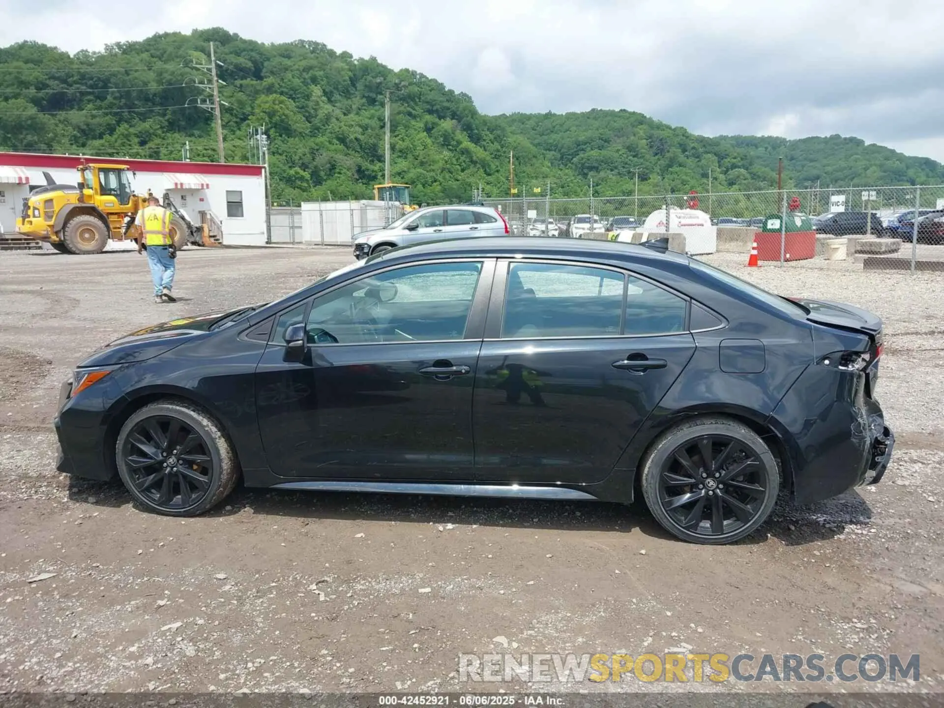 14 Photograph of a damaged car 5YFS4RCE0LP033826 TOYOTA COROLLA 2020