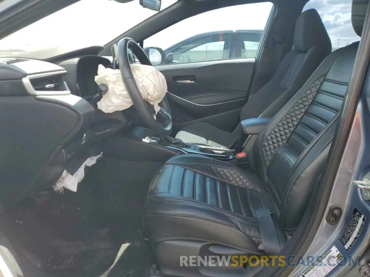 7 Photograph of a damaged car 5YFS4RCE0LP042168 TOYOTA COROLLA 2020