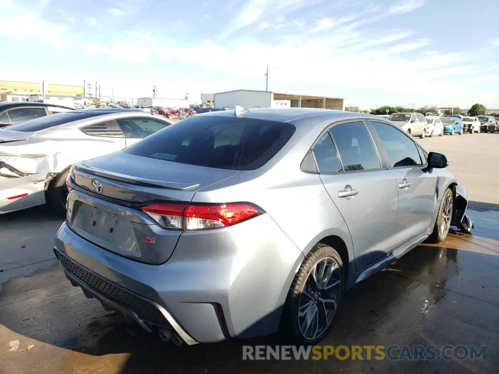 4 Photograph of a damaged car 5YFS4RCE0LP044308 TOYOTA COROLLA 2020