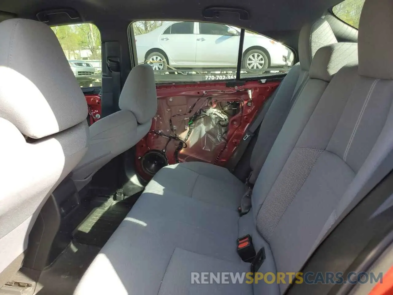10 Photograph of a damaged car 5YFS4RCE0LP047905 TOYOTA COROLLA 2020