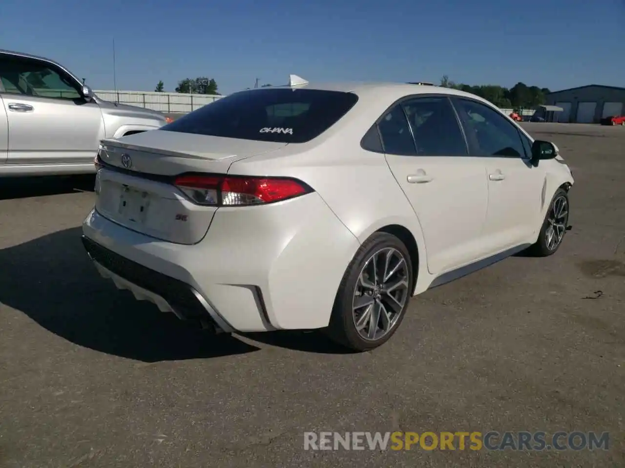 4 Photograph of a damaged car 5YFS4RCE0LP052621 TOYOTA COROLLA 2020