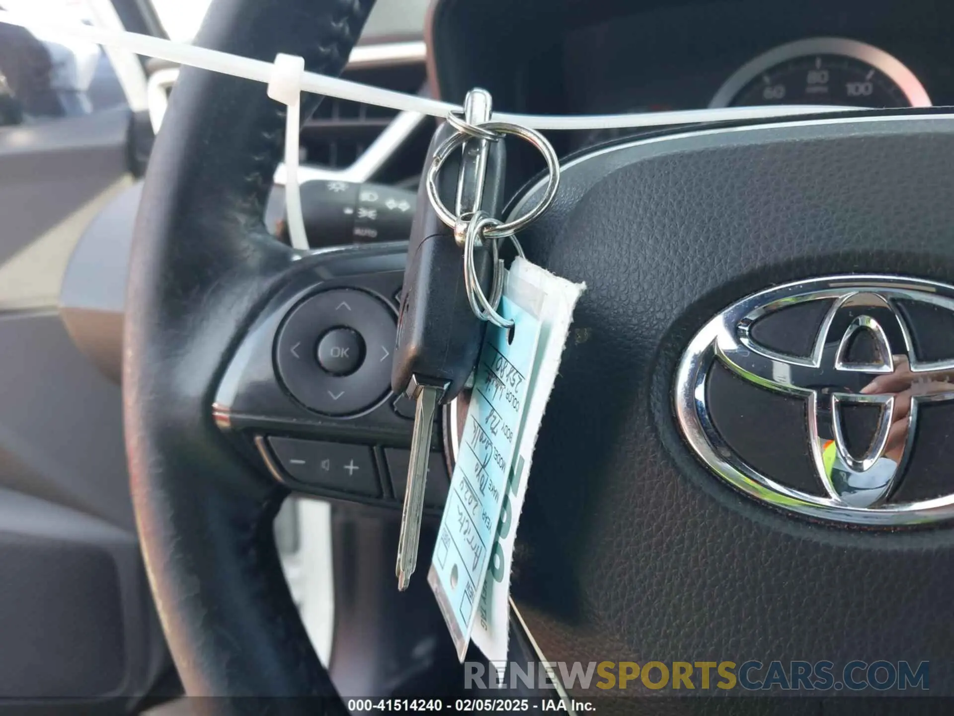 11 Photograph of a damaged car 5YFS4RCE0LP052702 TOYOTA COROLLA 2020