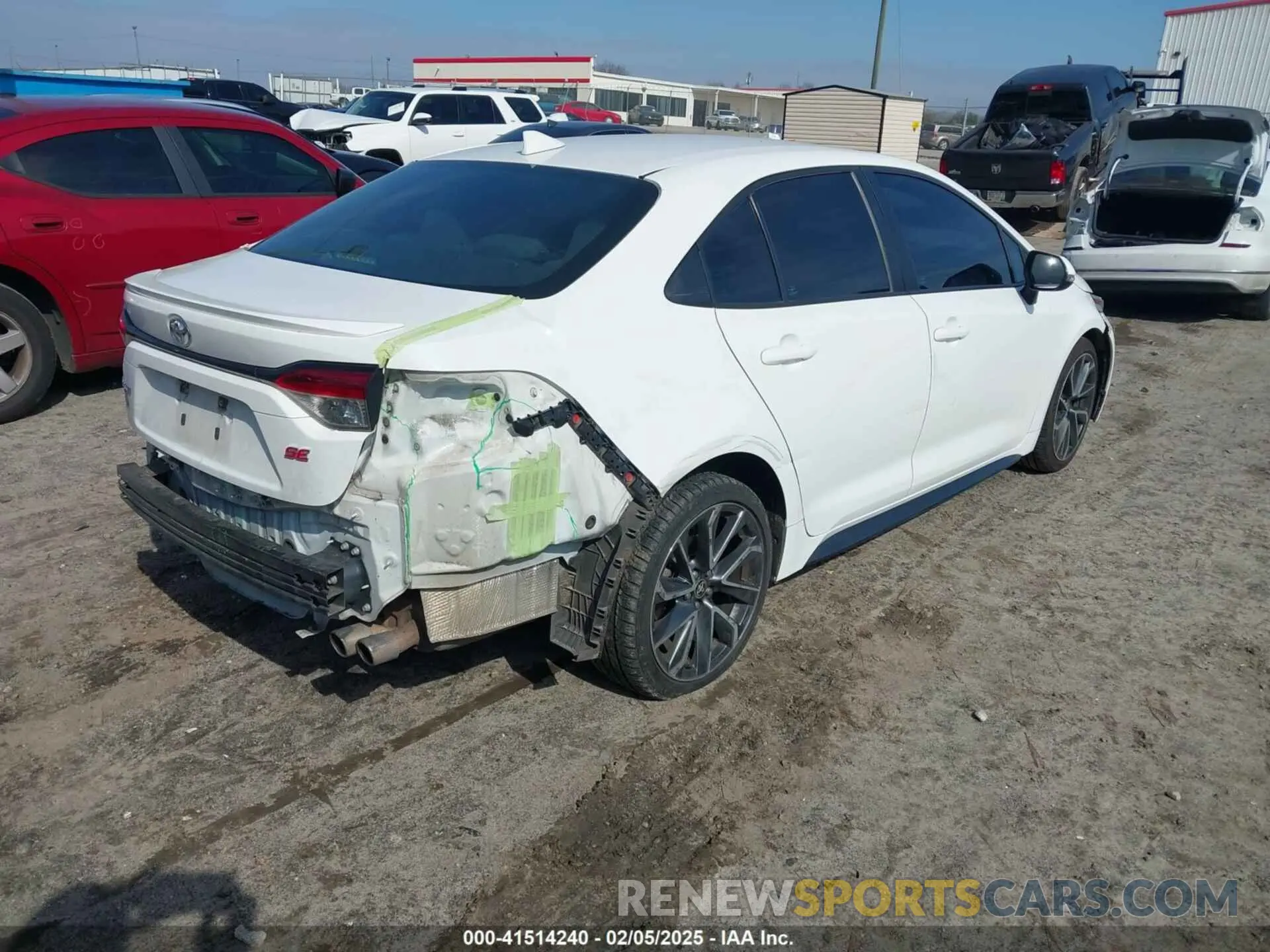 4 Photograph of a damaged car 5YFS4RCE0LP052702 TOYOTA COROLLA 2020