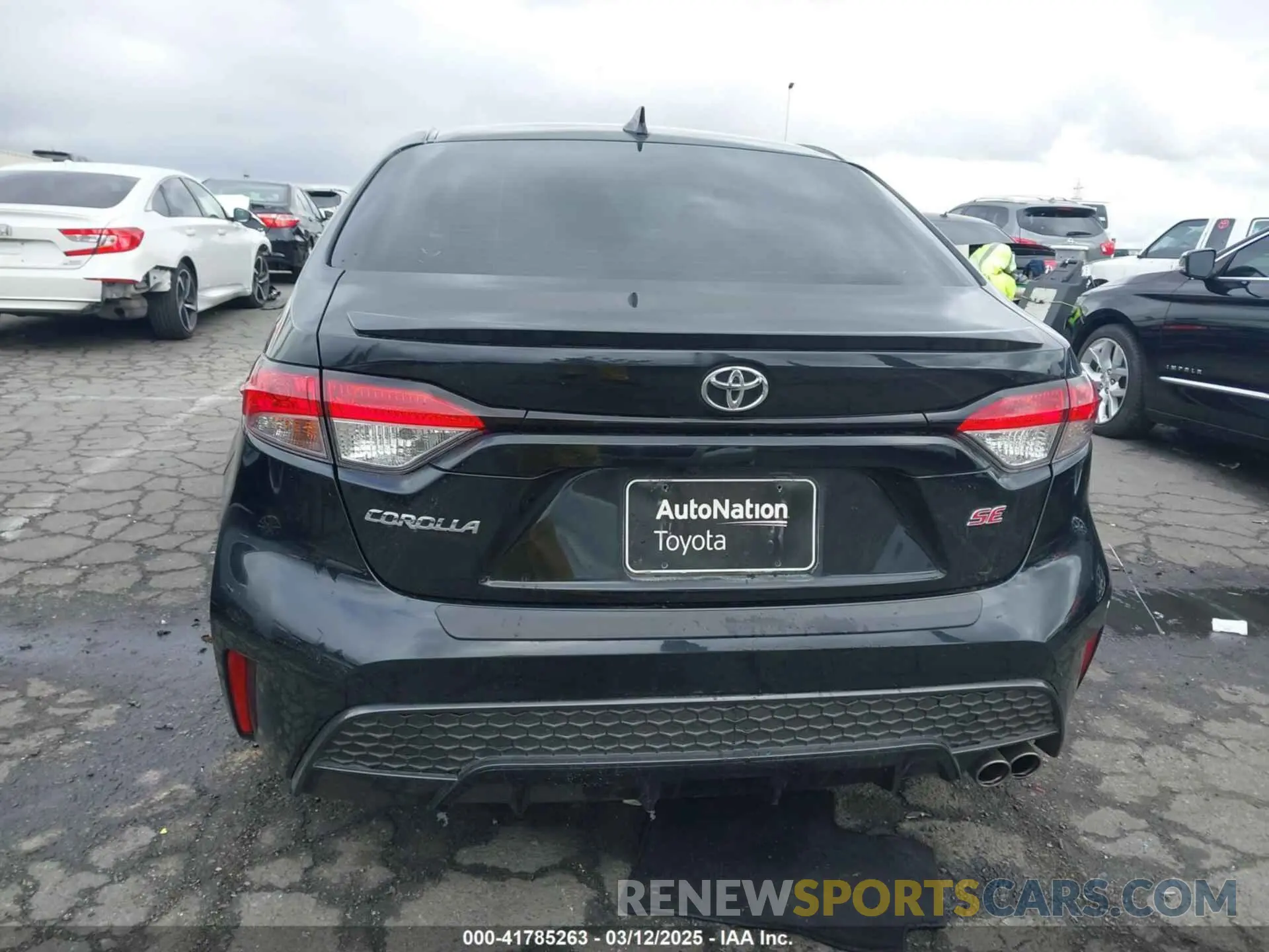 17 Photograph of a damaged car 5YFS4RCE0LP054465 TOYOTA COROLLA 2020