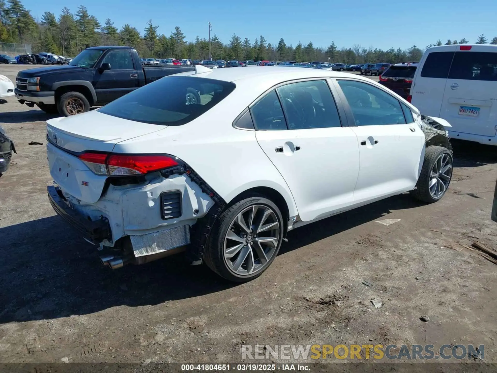4 Photograph of a damaged car 5YFS4RCE0LP055907 TOYOTA COROLLA 2020