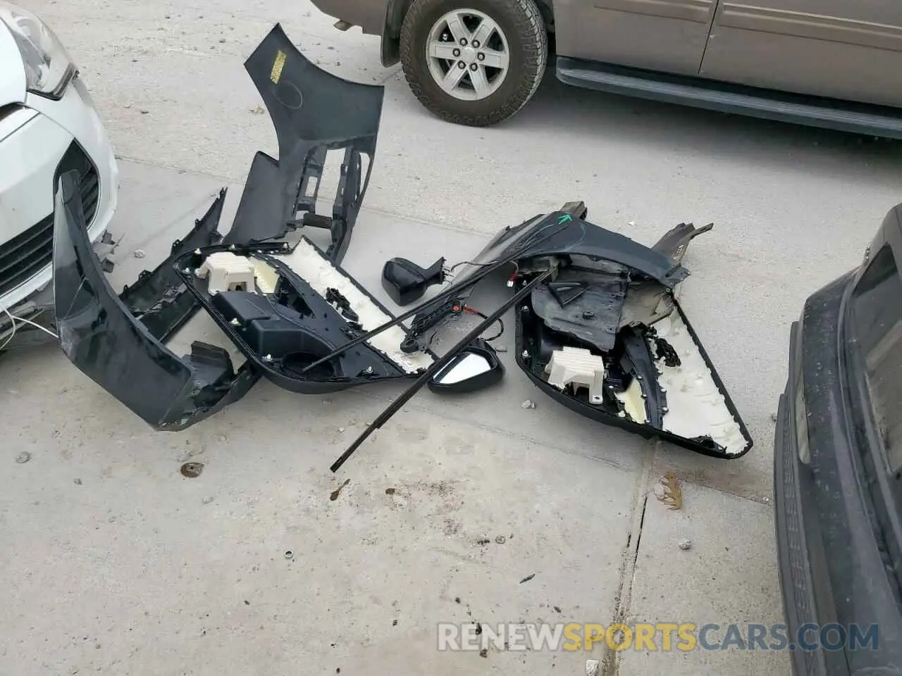 12 Photograph of a damaged car 5YFS4RCE0LP056054 TOYOTA COROLLA 2020