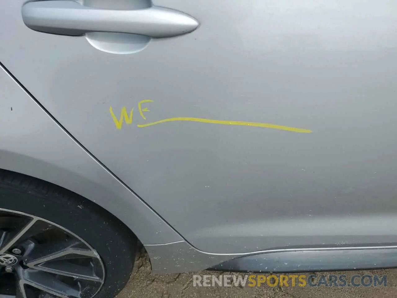 12 Photograph of a damaged car 5YFS4RCE1LP007798 TOYOTA COROLLA 2020