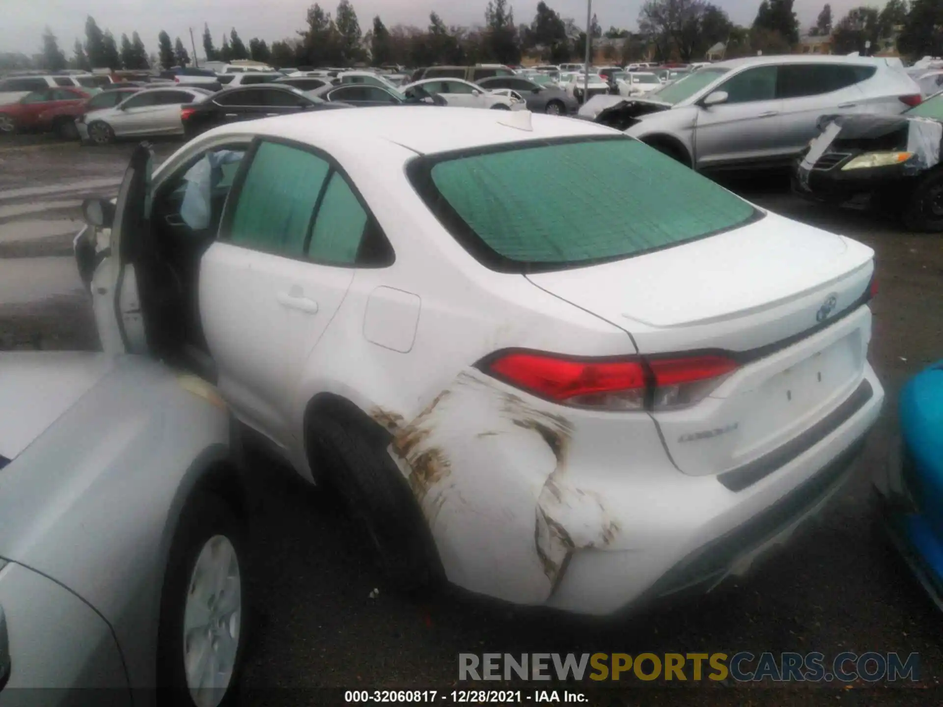 3 Photograph of a damaged car 5YFS4RCE1LP014508 TOYOTA COROLLA 2020