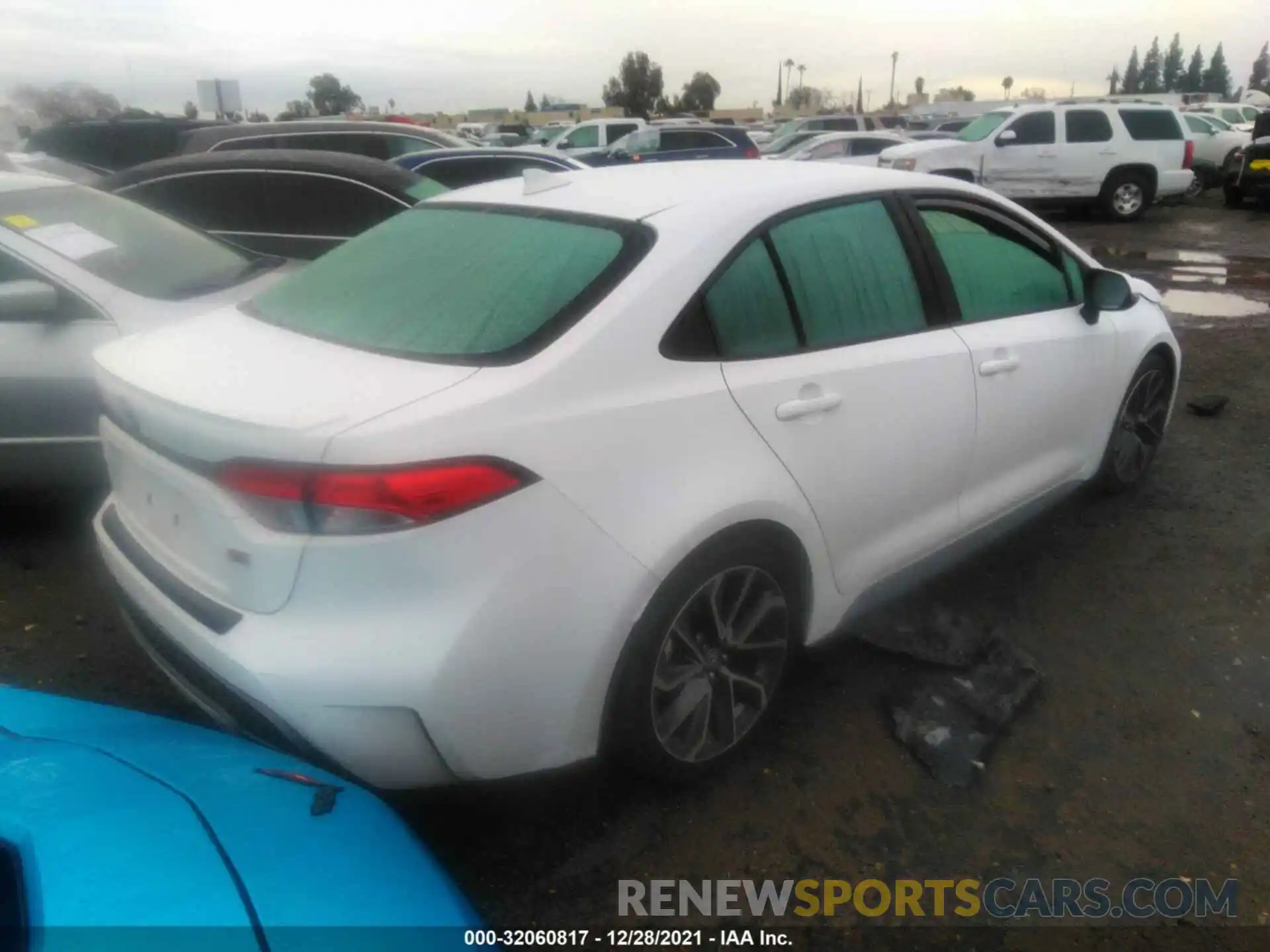 4 Photograph of a damaged car 5YFS4RCE1LP014508 TOYOTA COROLLA 2020