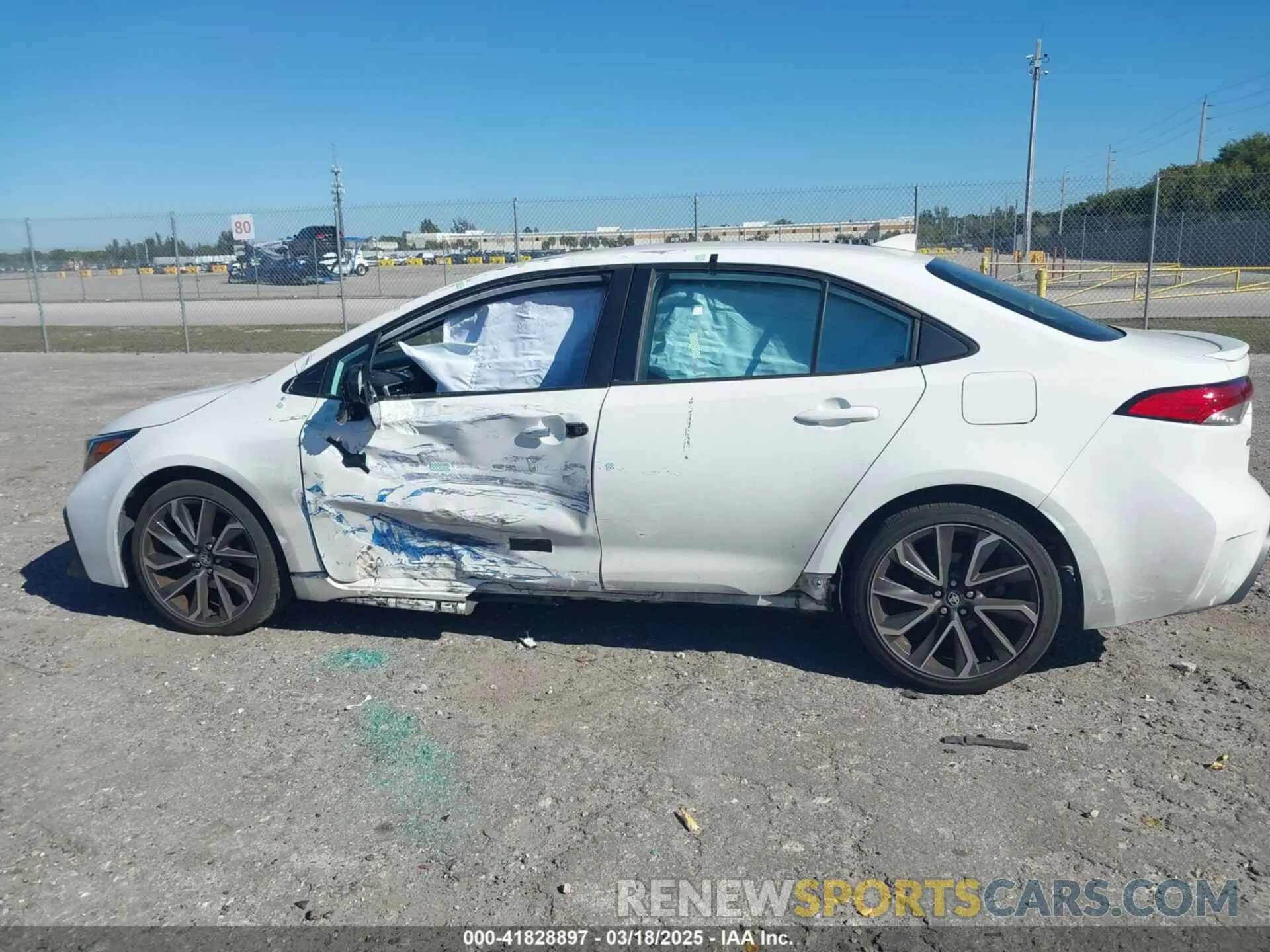 14 Photograph of a damaged car 5YFS4RCE1LP024634 TOYOTA COROLLA 2020