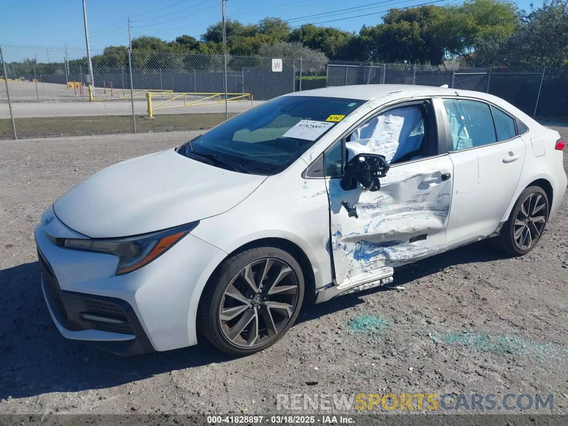 2 Photograph of a damaged car 5YFS4RCE1LP024634 TOYOTA COROLLA 2020