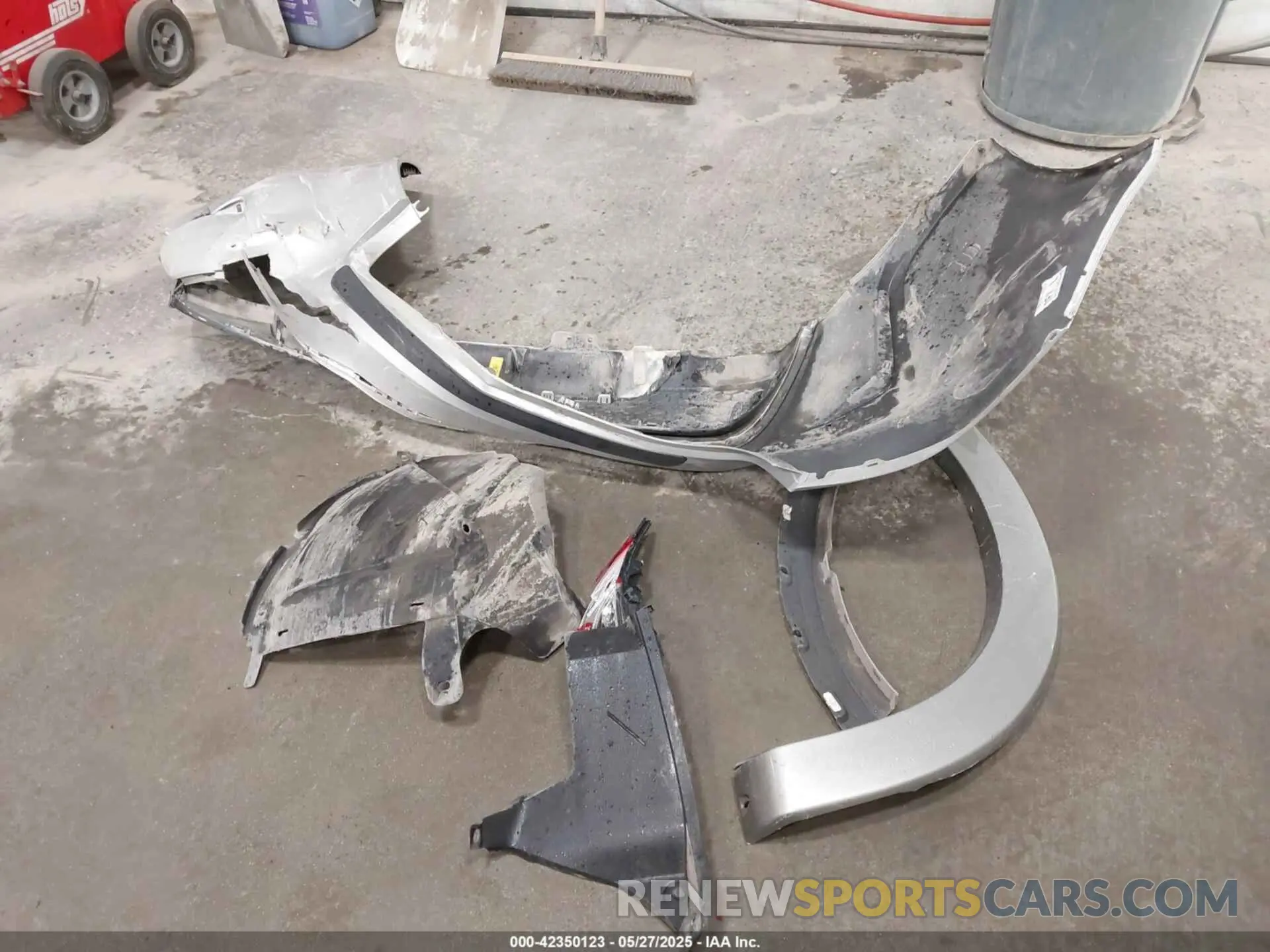 12 Photograph of a damaged car 5YFS4RCE1LP036783 TOYOTA COROLLA 2020