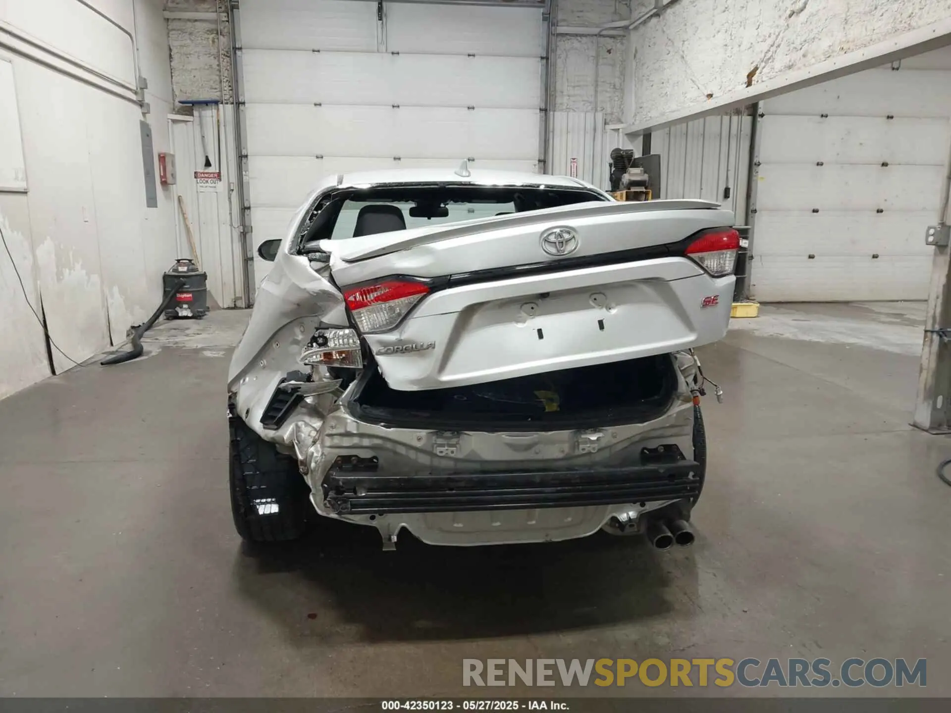 17 Photograph of a damaged car 5YFS4RCE1LP036783 TOYOTA COROLLA 2020