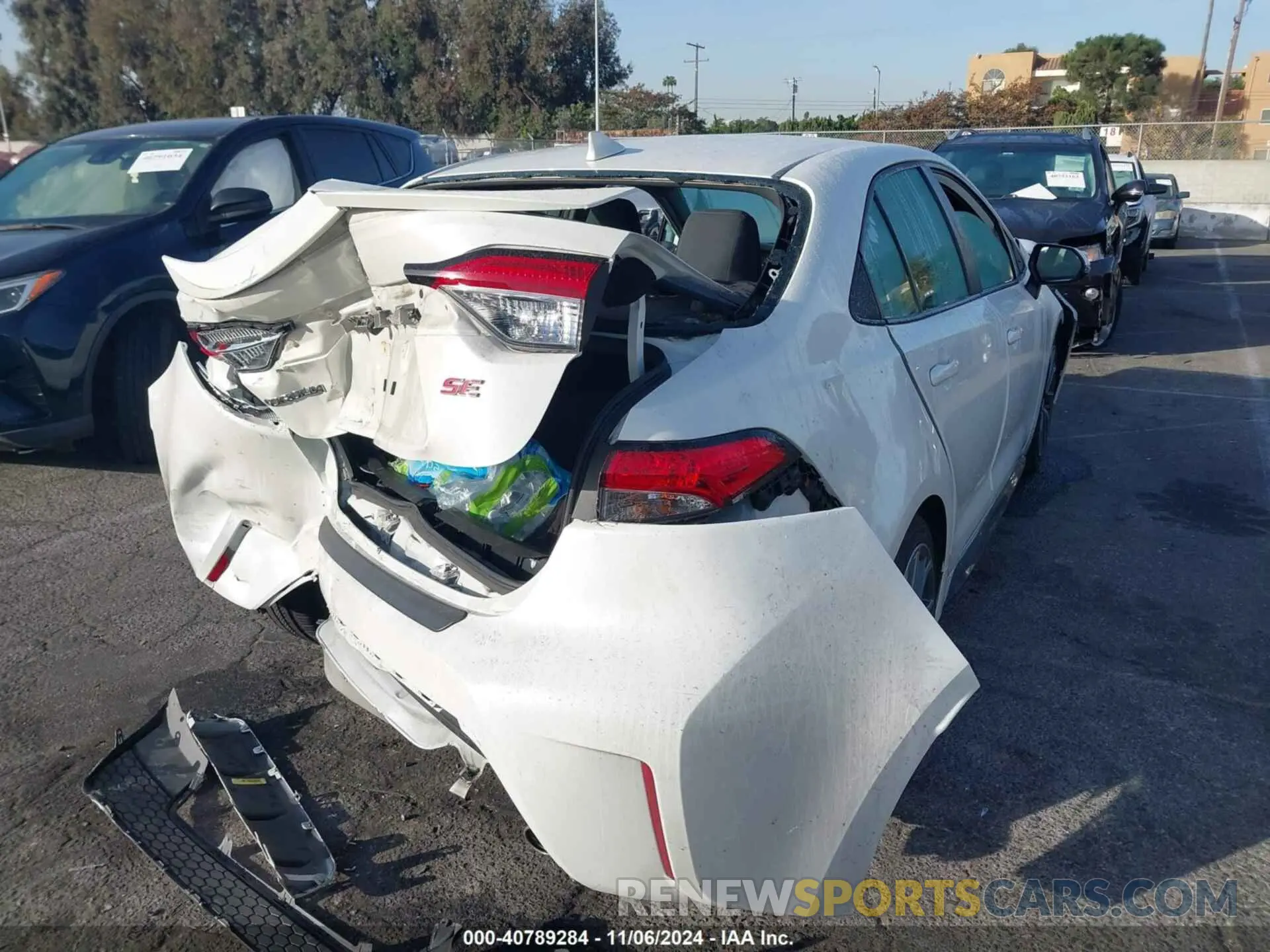 4 Photograph of a damaged car 5YFS4RCE1LP053499 TOYOTA COROLLA 2020