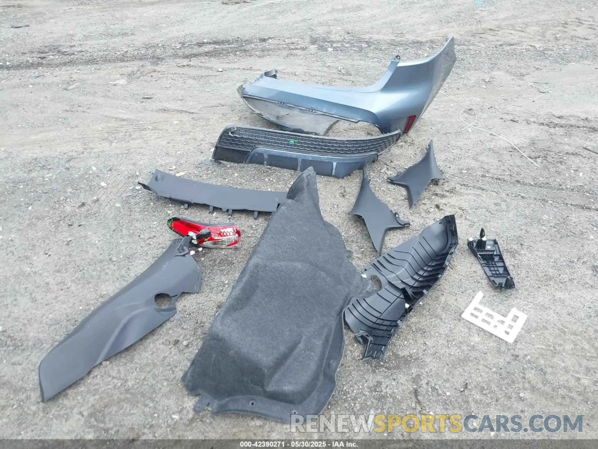 12 Photograph of a damaged car 5YFS4RCE1LP057357 TOYOTA COROLLA 2020