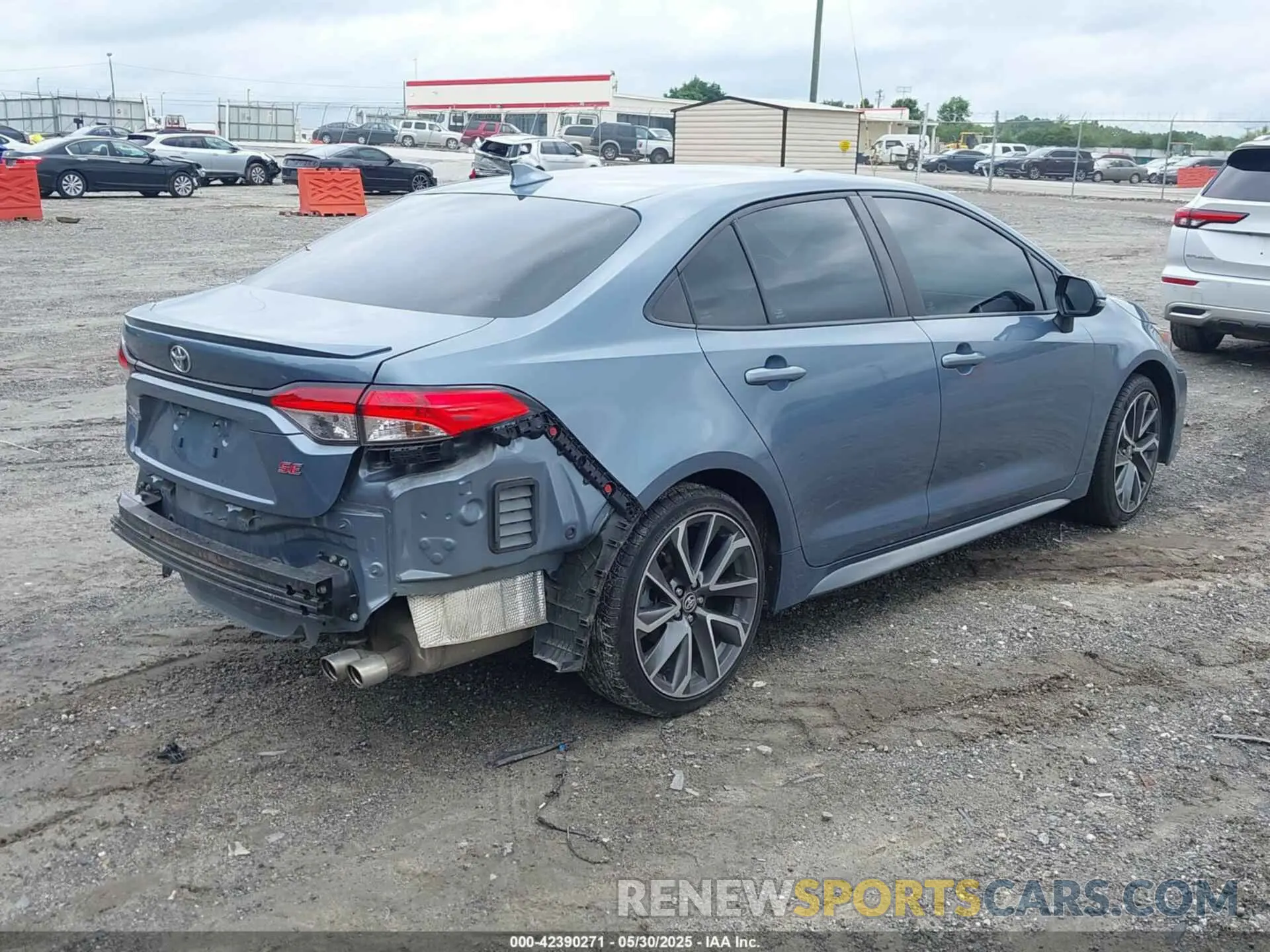 4 Photograph of a damaged car 5YFS4RCE1LP057357 TOYOTA COROLLA 2020