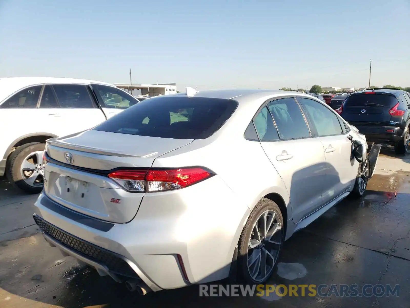 4 Photograph of a damaged car 5YFS4RCE2LP022942 TOYOTA COROLLA 2020