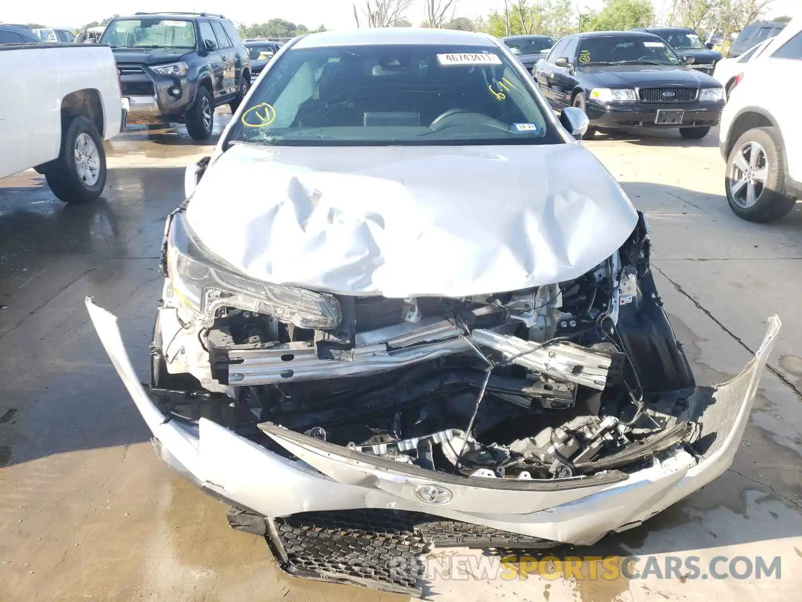 9 Photograph of a damaged car 5YFS4RCE2LP022942 TOYOTA COROLLA 2020