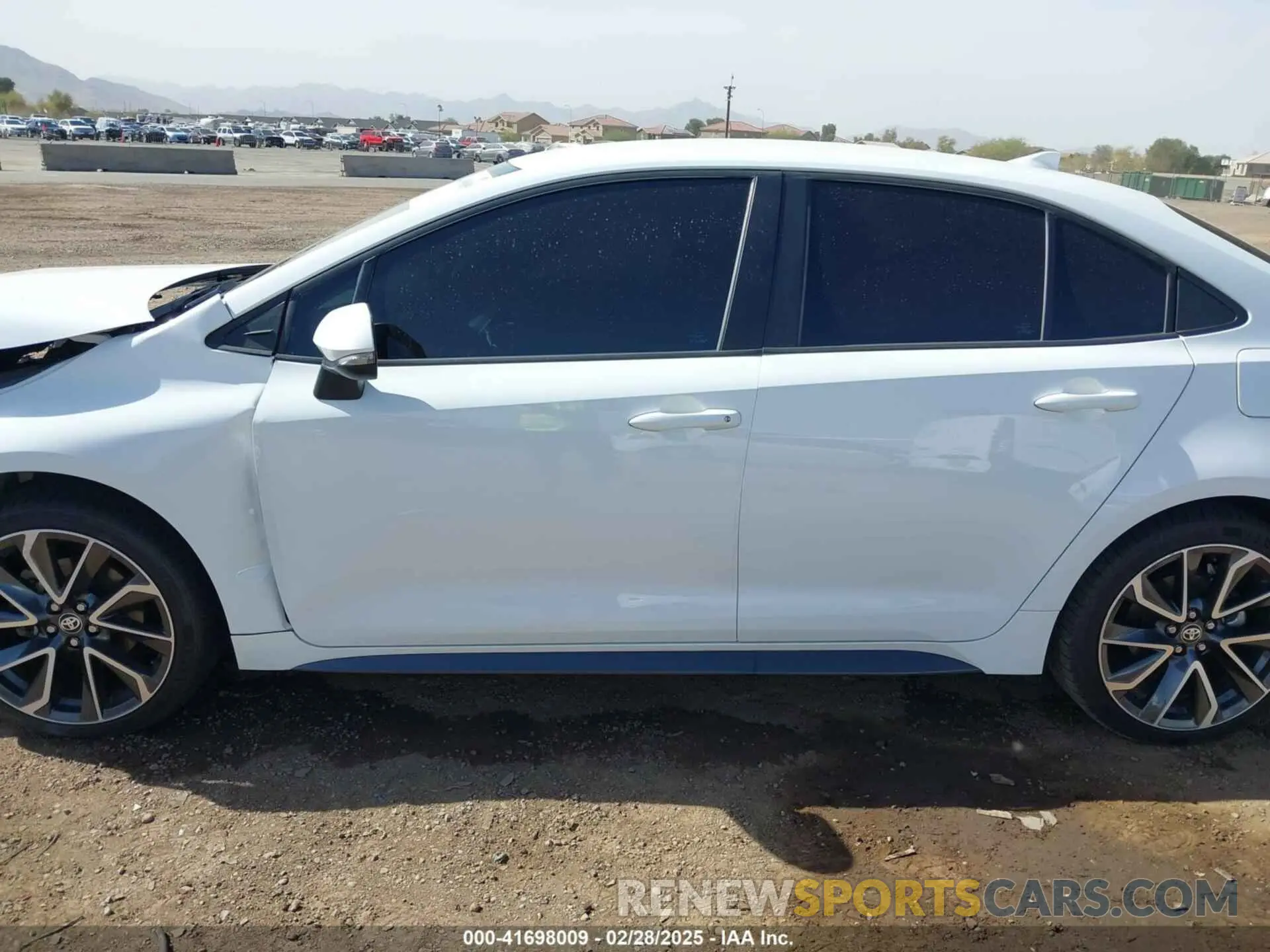 14 Photograph of a damaged car 5YFS4RCE2LP024691 TOYOTA COROLLA 2020