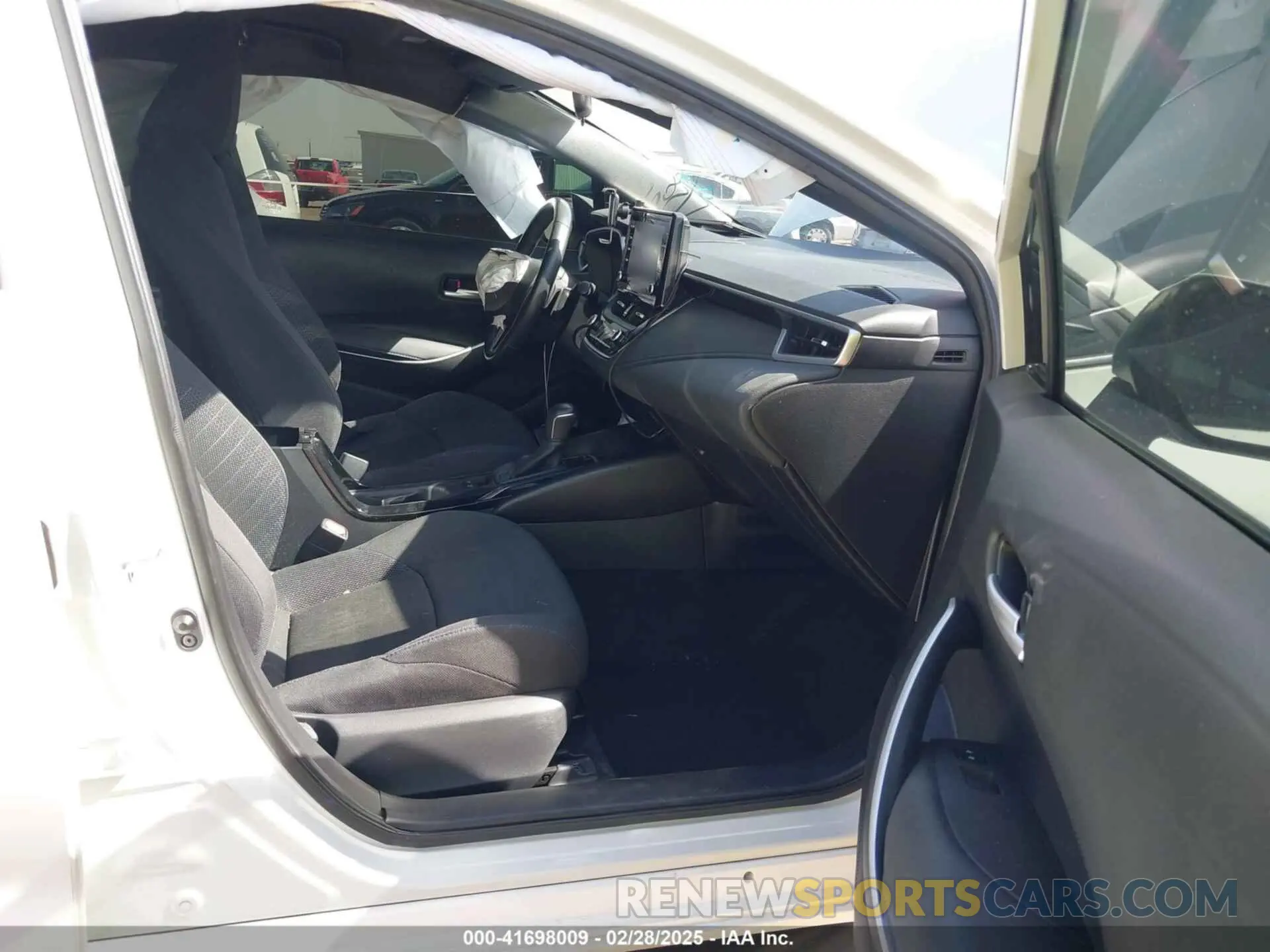 5 Photograph of a damaged car 5YFS4RCE2LP024691 TOYOTA COROLLA 2020