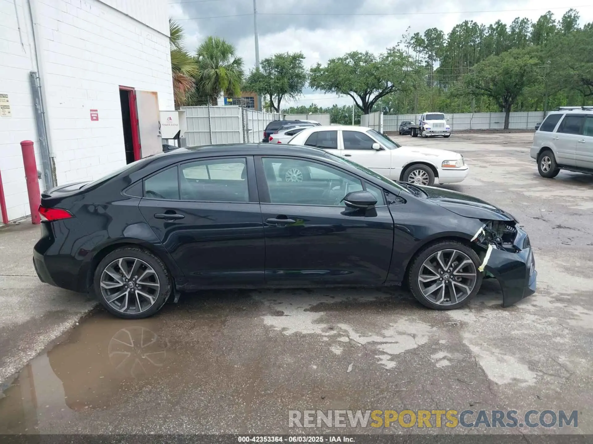 13 Photograph of a damaged car 5YFS4RCE2LP026313 TOYOTA COROLLA 2020