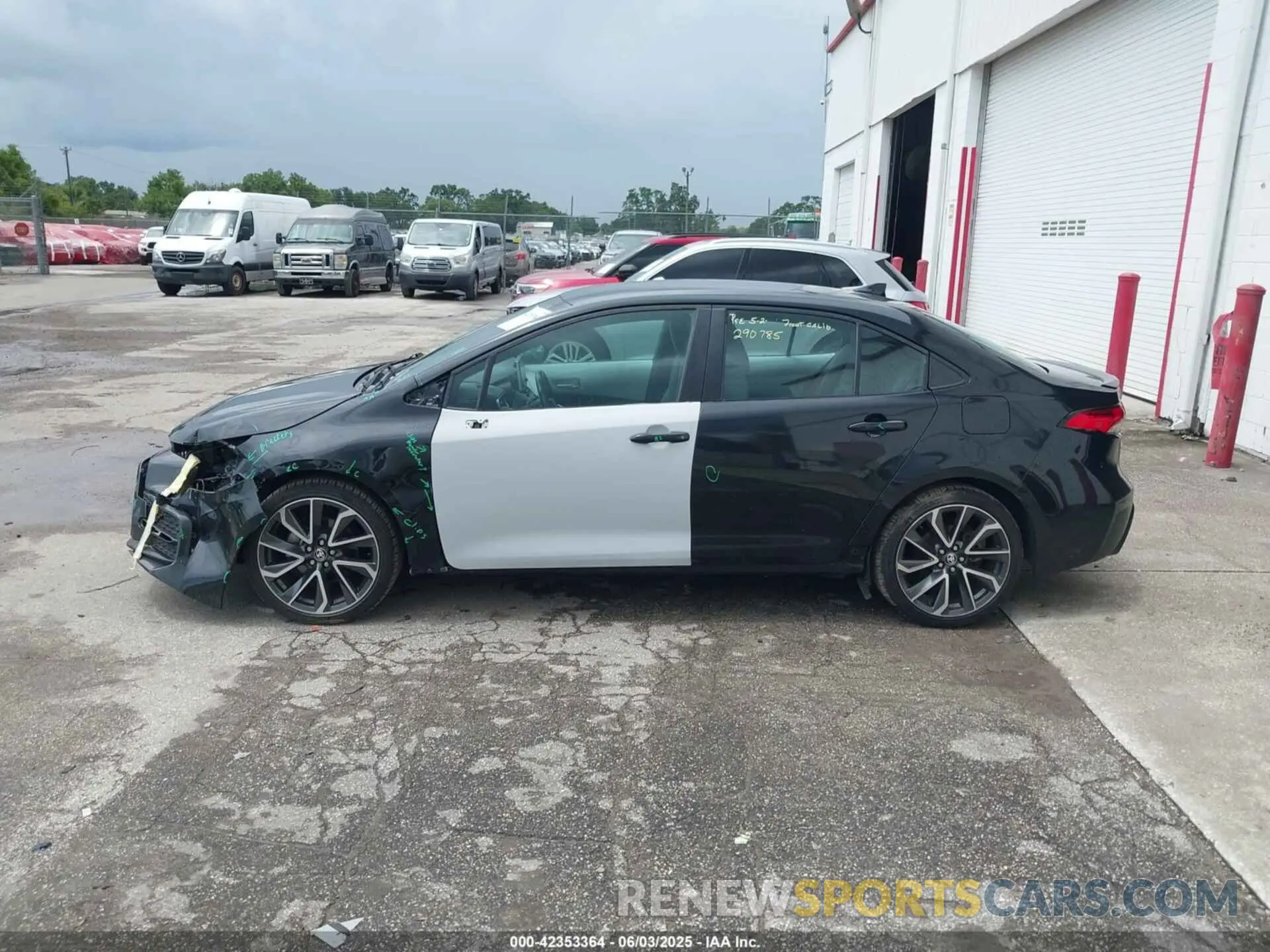 14 Photograph of a damaged car 5YFS4RCE2LP026313 TOYOTA COROLLA 2020