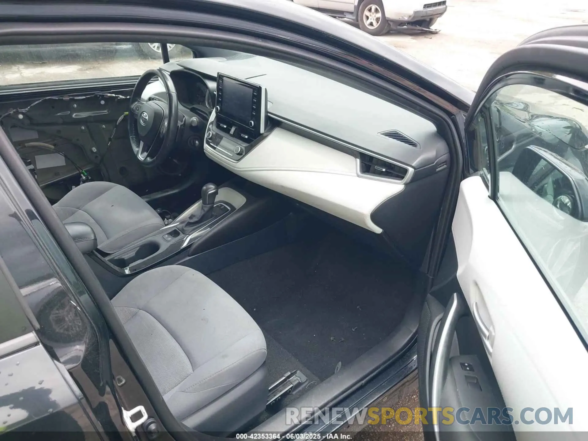 5 Photograph of a damaged car 5YFS4RCE2LP026313 TOYOTA COROLLA 2020