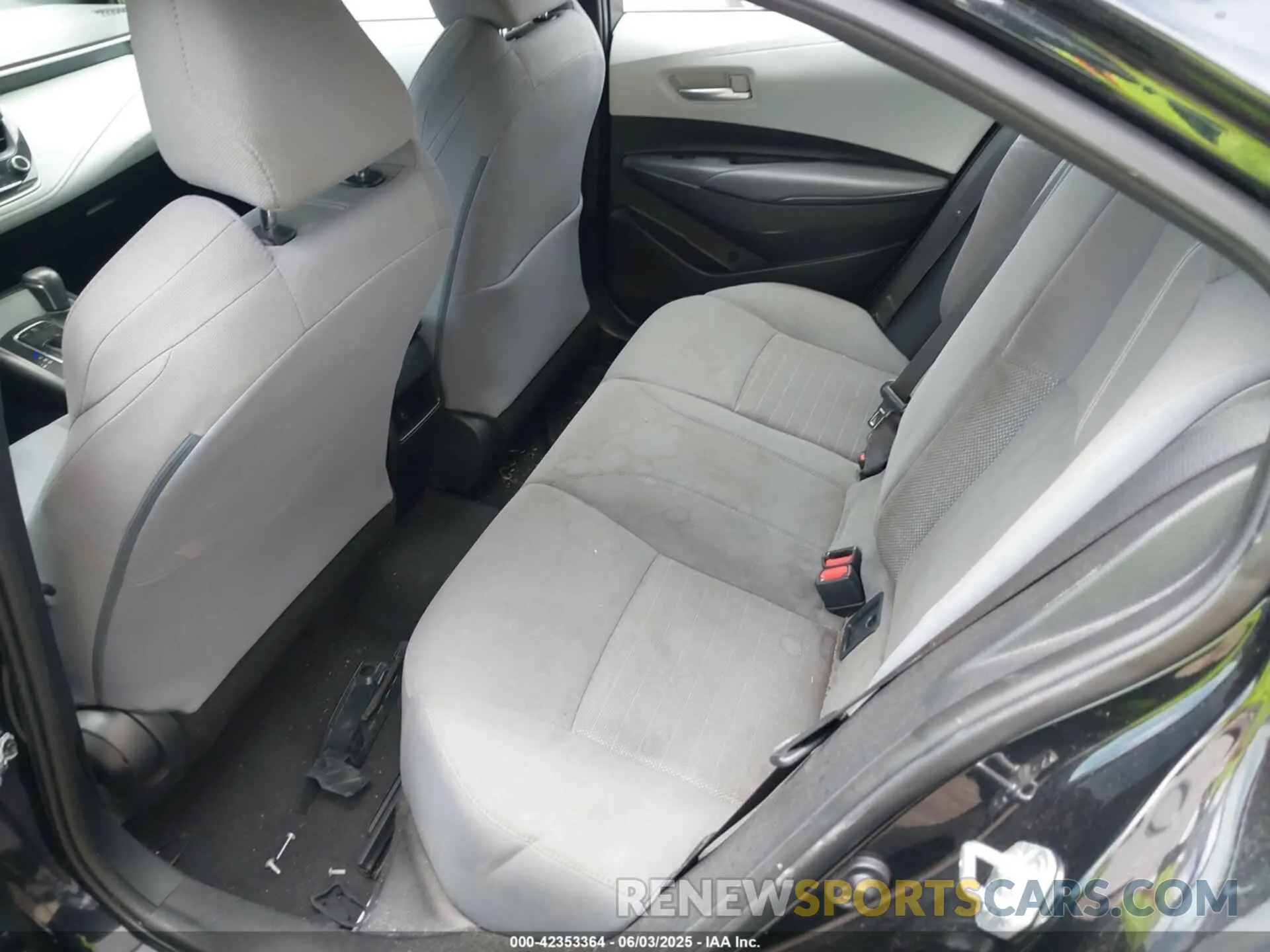 8 Photograph of a damaged car 5YFS4RCE2LP026313 TOYOTA COROLLA 2020