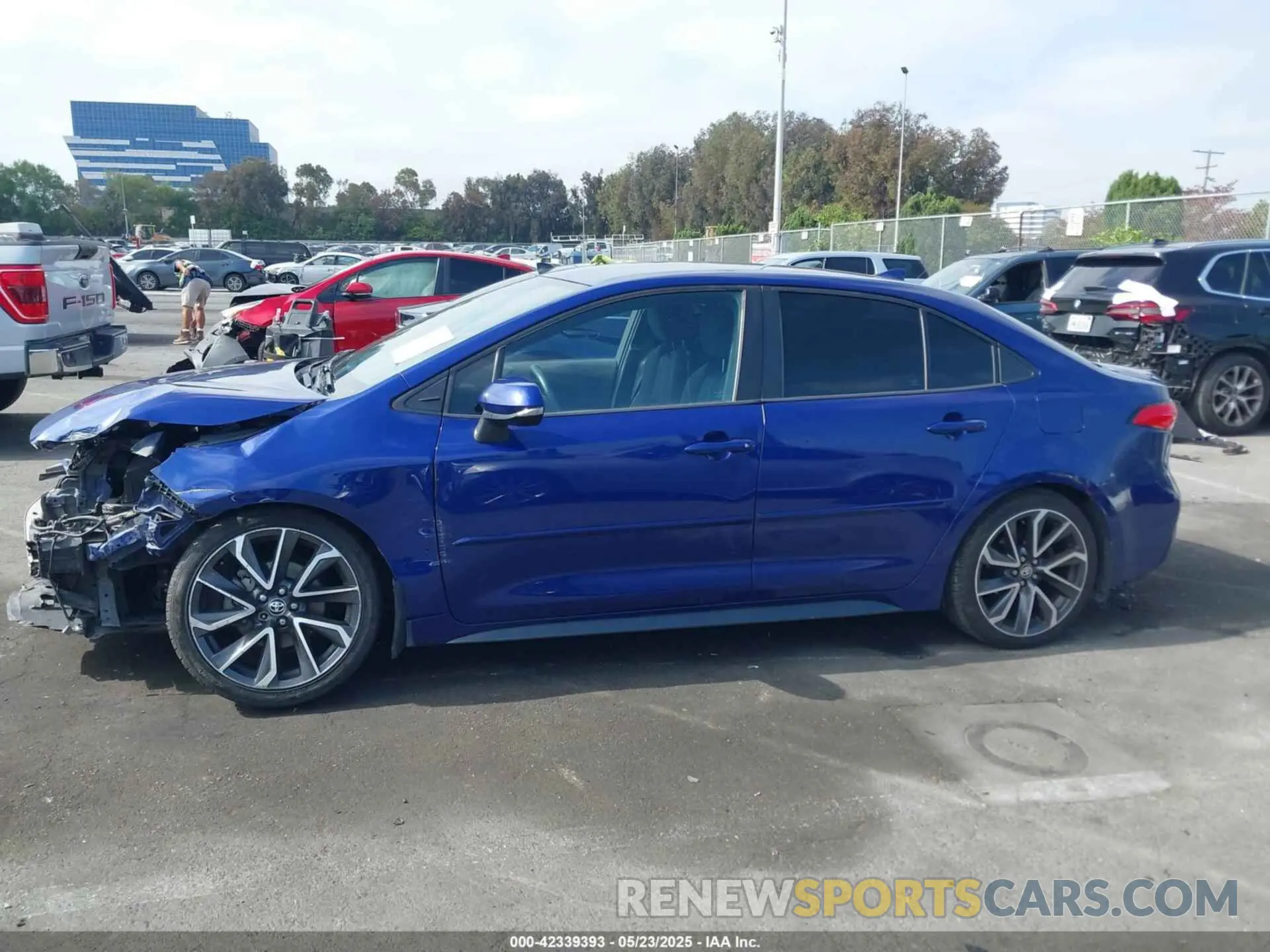 15 Photograph of a damaged car 5YFS4RCE2LP026747 TOYOTA COROLLA 2020
