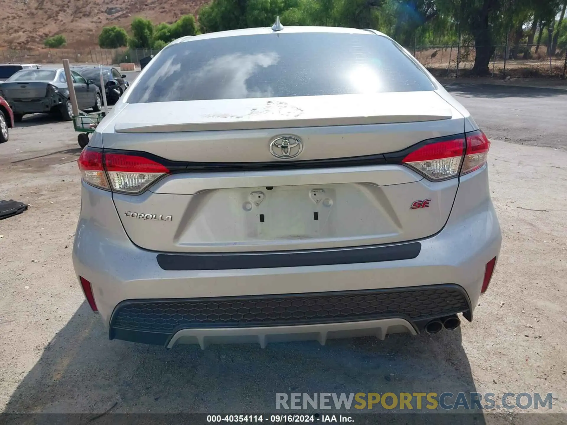 16 Photograph of a damaged car 5YFS4RCE2LP028062 TOYOTA COROLLA 2020