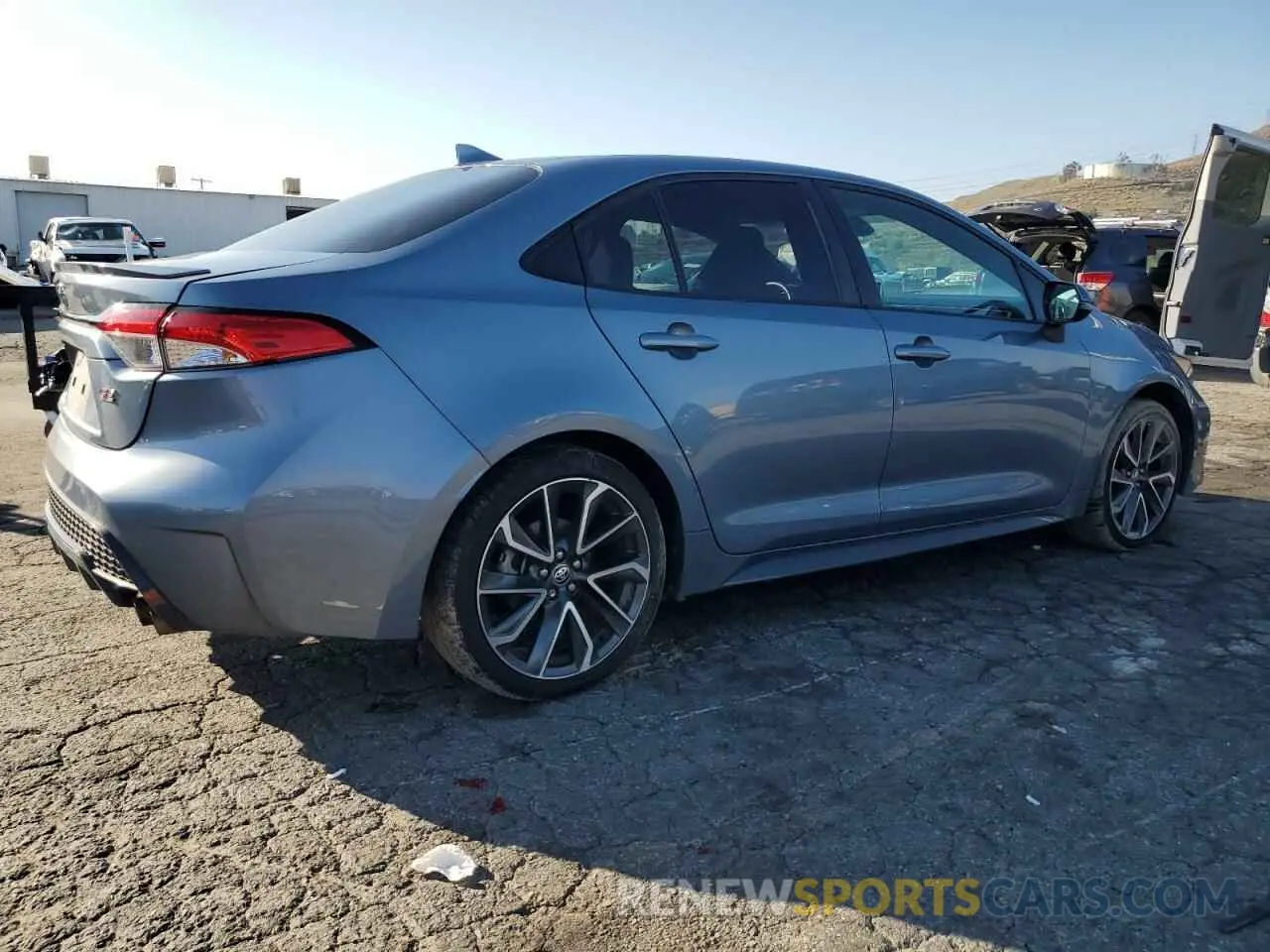 3 Photograph of a damaged car 5YFS4RCE2LP032967 TOYOTA COROLLA 2020